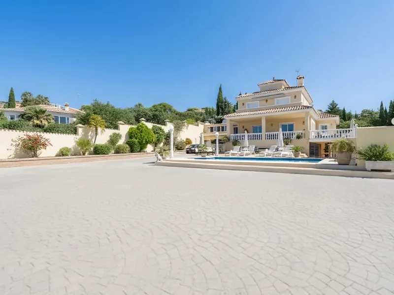 This unique property offers a rare combination of privacy, scale and income potential, set within a natural hillside environment above Estepona. Surrounded by countryside and open views, the estate enjoys far-reaching panoramas across the town, marina, Me