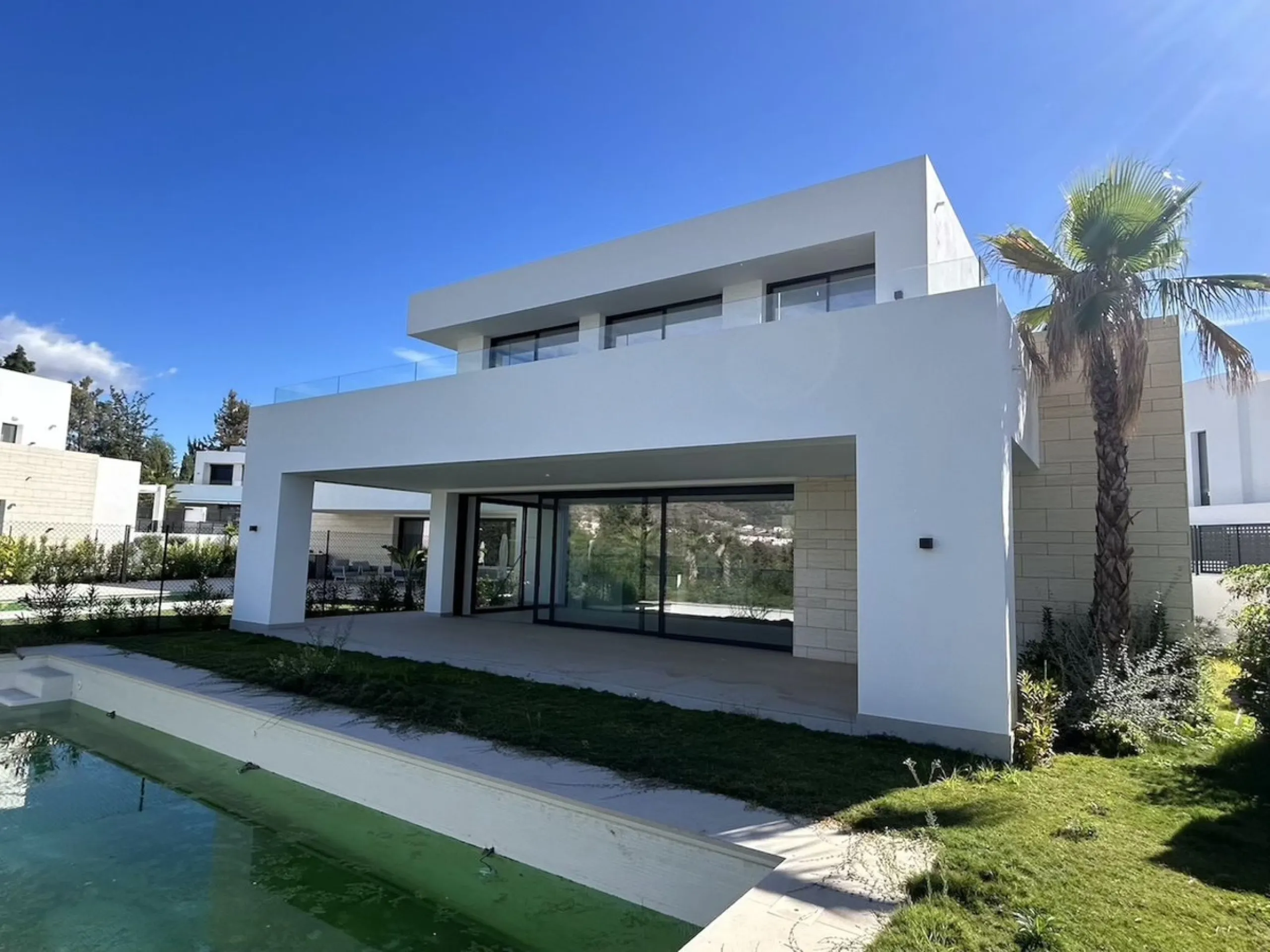La Finca de Marbella 2 is a natural continuation of the phenomenal success of the La Finca de Marbella project. The new project includes 36 modern luxury villas, each on a separate plot with its own swimming pool. The villas are located on south-western s