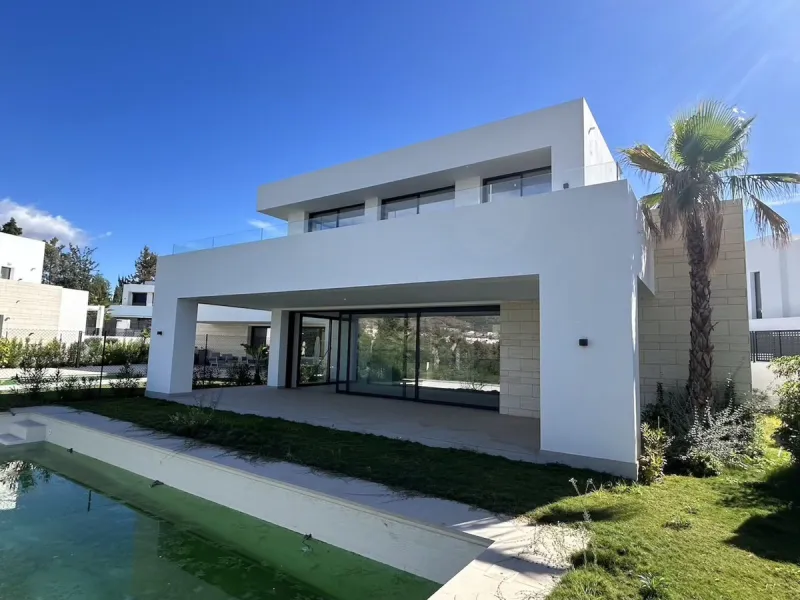 La Finca de Marbella 2 is a natural continuation of the phenomenal success of the La Finca de Marbella project. The new project includes 36 modern luxury villas, each on a separate plot with its own swimming pool. The villas are located on south-western s