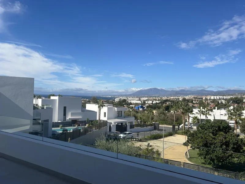 La Finca de Marbella 2 is a natural continuation of the phenomenal success of the La Finca de Marbella project. The new project includes 36 modern luxury villas, each on a separate plot with its own swimming pool. The villas are located on south-western s