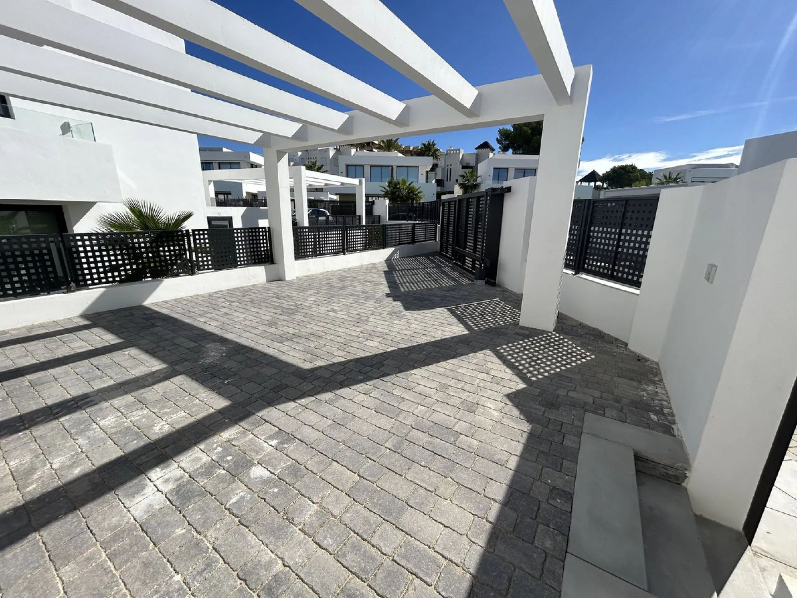 La Finca de Marbella 2 is a natural continuation of the phenomenal success of the La Finca de Marbella project. The new project includes 36 modern luxury villas, each on a separate plot with its own swimming pool. The villas are located on south-western s