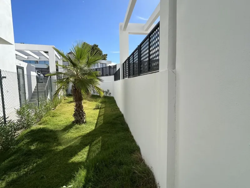 La Finca de Marbella 2 is a natural continuation of the phenomenal success of the La Finca de Marbella project. The new project includes 36 modern luxury villas, each on a separate plot with its own swimming pool. The villas are located on south-western s