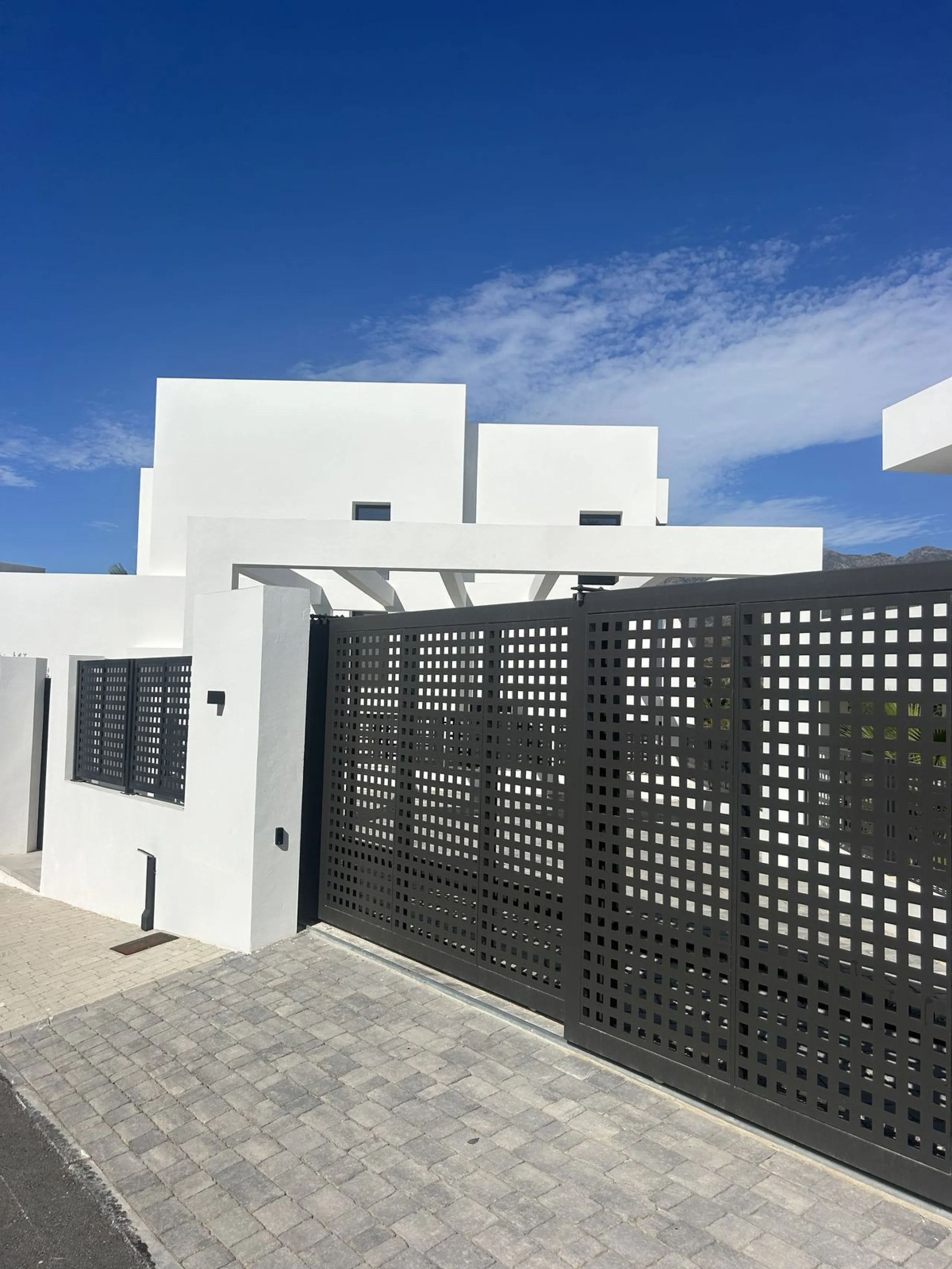 La Finca de Marbella 2 is a natural continuation of the phenomenal success of the La Finca de Marbella project. The new project includes 36 modern luxury villas, each on a separate plot with its own swimming pool. The villas are located on south-western s