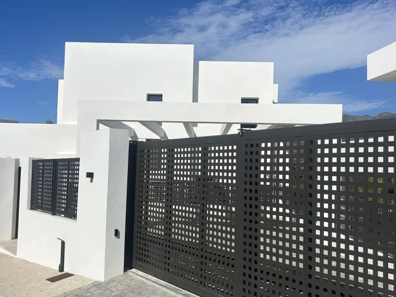 La Finca de Marbella 2 is a natural continuation of the phenomenal success of the La Finca de Marbella project. The new project includes 36 modern luxury villas, each on a separate plot with its own swimming pool. The villas are located on south-western s