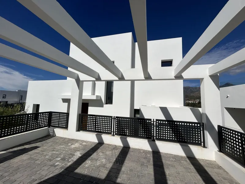 La Finca de Marbella 2 is a natural continuation of the phenomenal success of the La Finca de Marbella project. The new project includes 36 modern luxury villas, each on a separate plot with its own swimming pool. The villas are located on south-western s