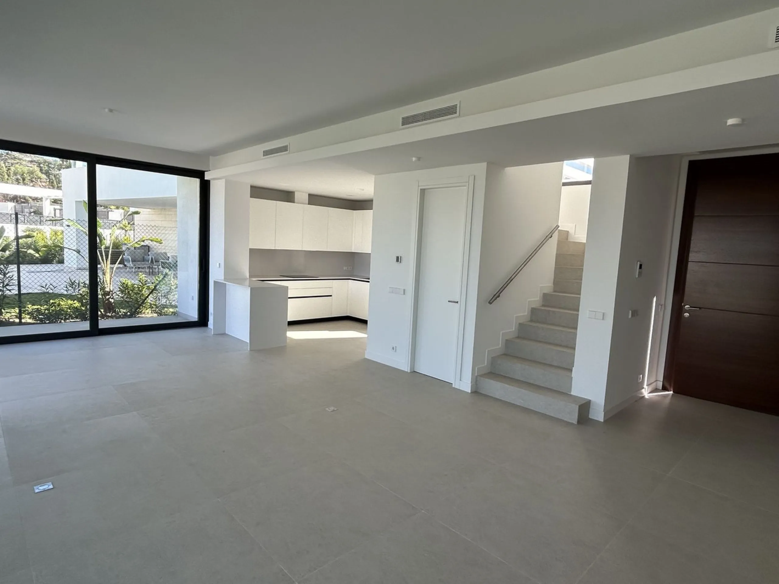 La Finca de Marbella 2 is a natural continuation of the phenomenal success of the La Finca de Marbella project. The new project includes 36 modern luxury villas, each on a separate plot with its own swimming pool. The villas are located on south-western s