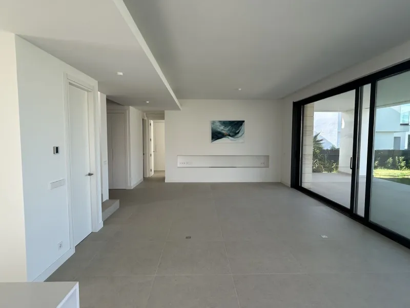La Finca de Marbella 2 is a natural continuation of the phenomenal success of the La Finca de Marbella project. The new project includes 36 modern luxury villas, each on a separate plot with its own swimming pool. The villas are located on south-western s