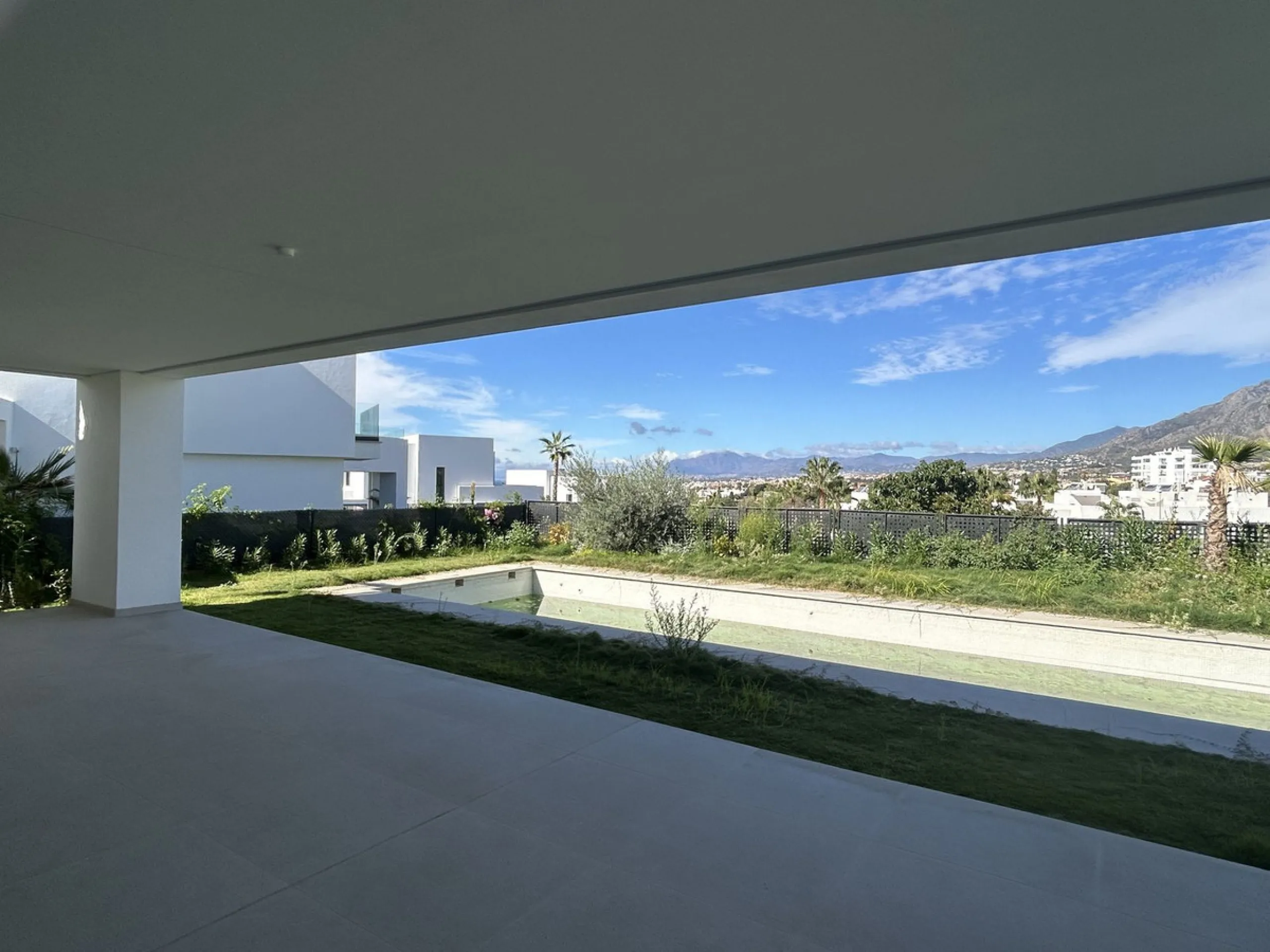 La Finca de Marbella 2 is a natural continuation of the phenomenal success of the La Finca de Marbella project. The new project includes 36 modern luxury villas, each on a separate plot with its own swimming pool. The villas are located on south-western s