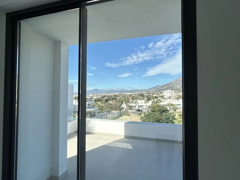La Finca de Marbella 2 is a natural continuation of the phenomenal success of the La Finca de Marbella project. The new project includes 36 modern luxury villas, each on a separate plot with its own swimming pool. The villas are located on south-western s