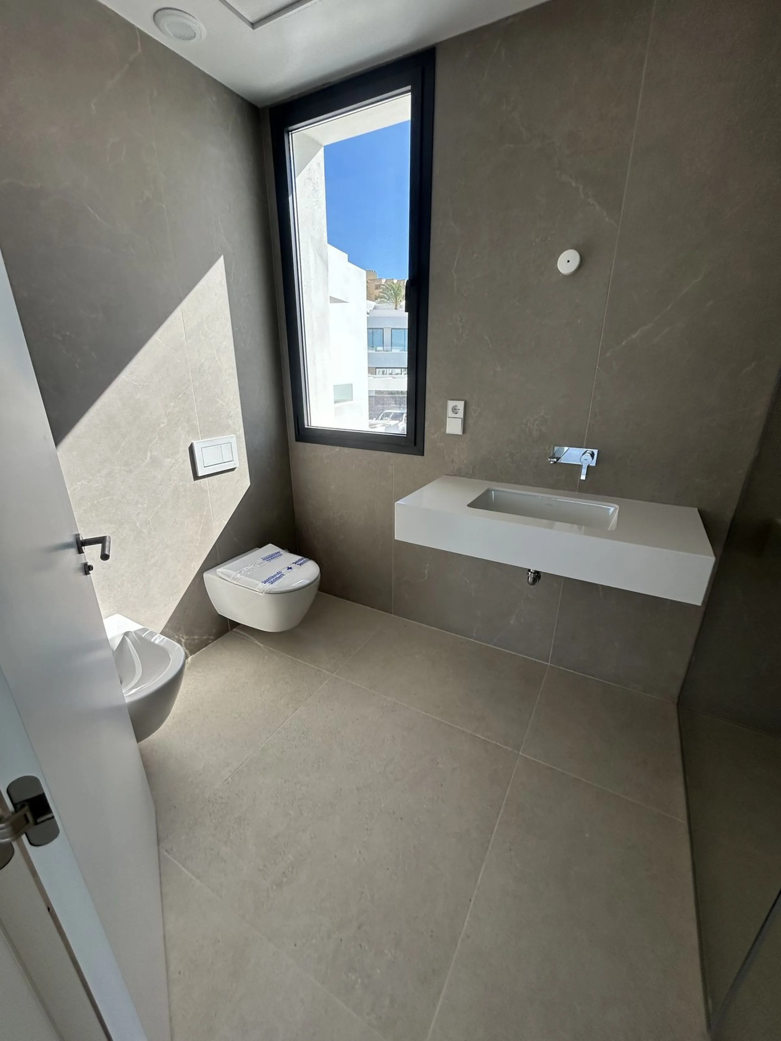La Finca de Marbella 2 is a natural continuation of the phenomenal success of the La Finca de Marbella project. The new project includes 36 modern luxury villas, each on a separate plot with its own swimming pool. The villas are located on south-western s
