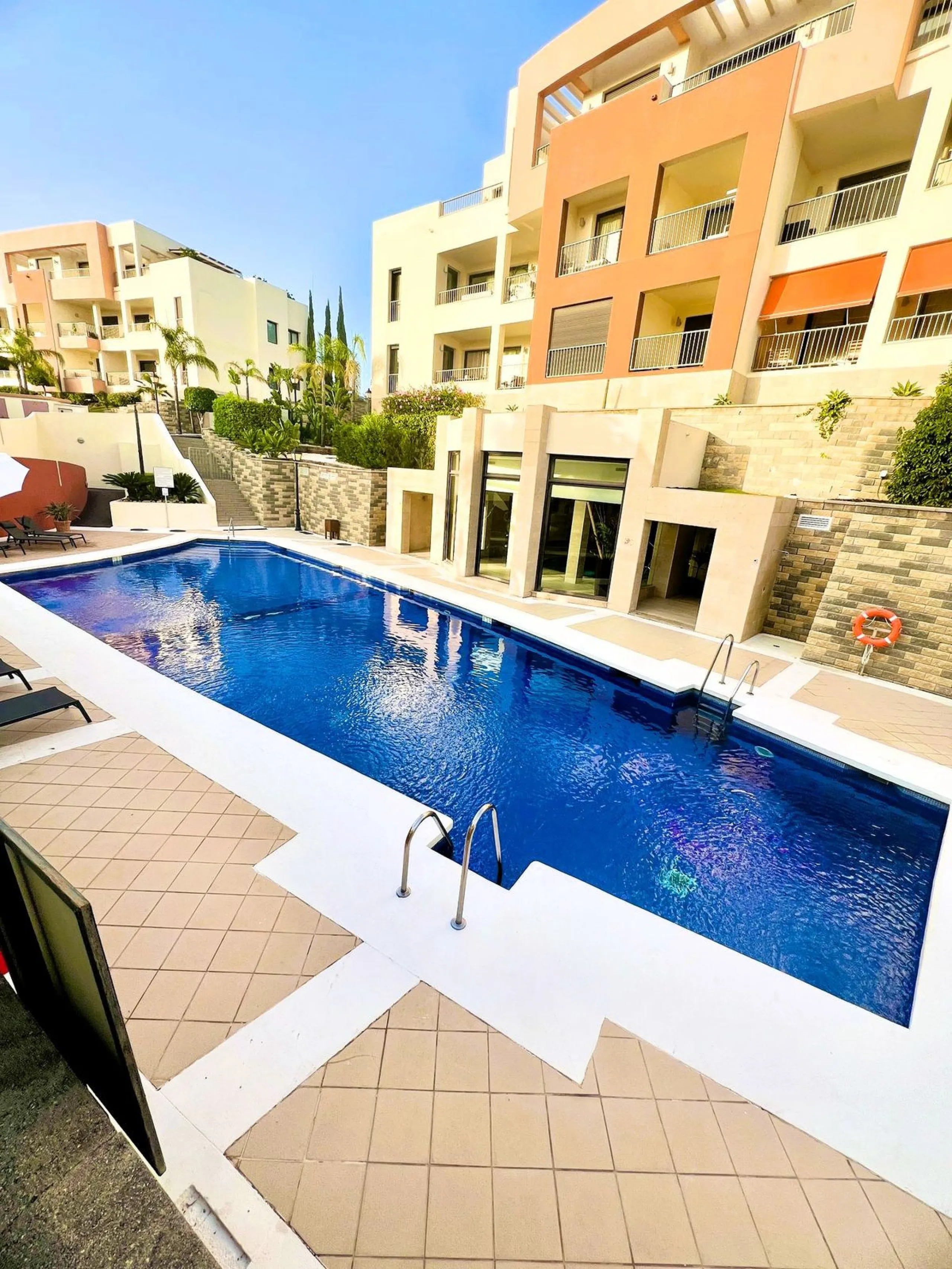 MAGNIFICENT GROUNDFLOOR APARTMENT  WITH PANORAMIC SEAVIEWS!