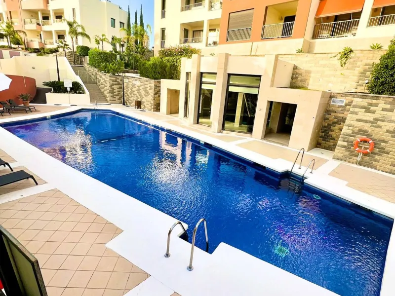 MAGNIFICENT GROUNDFLOOR APARTMENT  WITH PANORAMIC SEAVIEWS!