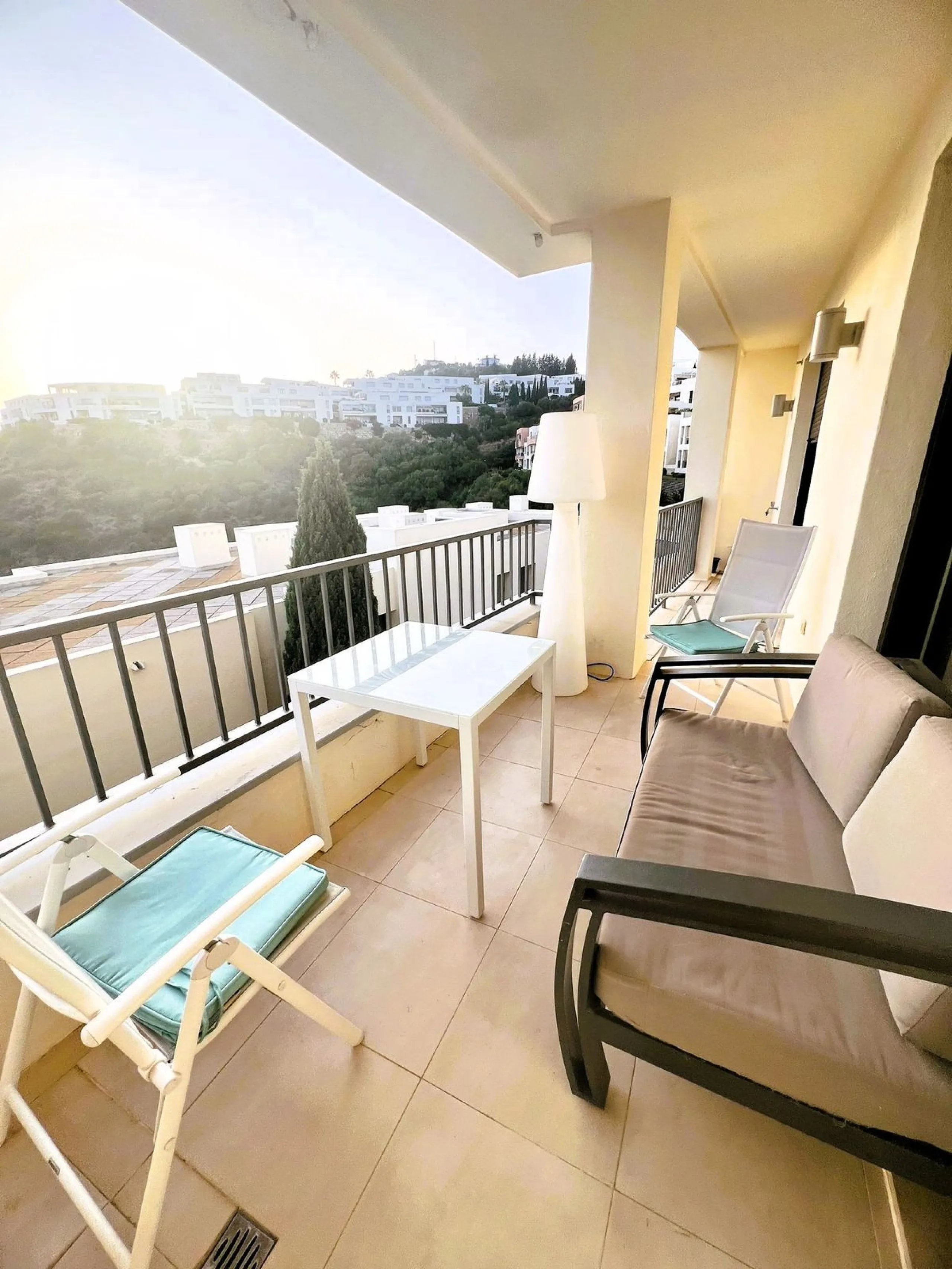 MAGNIFICENT GROUNDFLOOR APARTMENT  WITH PANORAMIC SEAVIEWS!