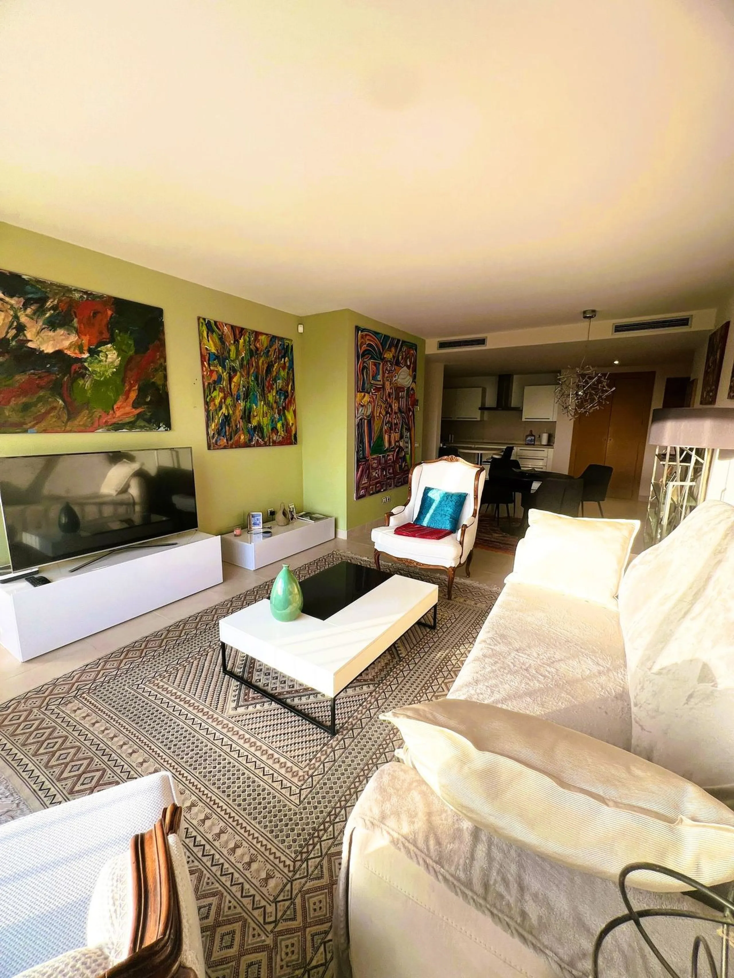 MAGNIFICENT GROUNDFLOOR APARTMENT  WITH PANORAMIC SEAVIEWS!