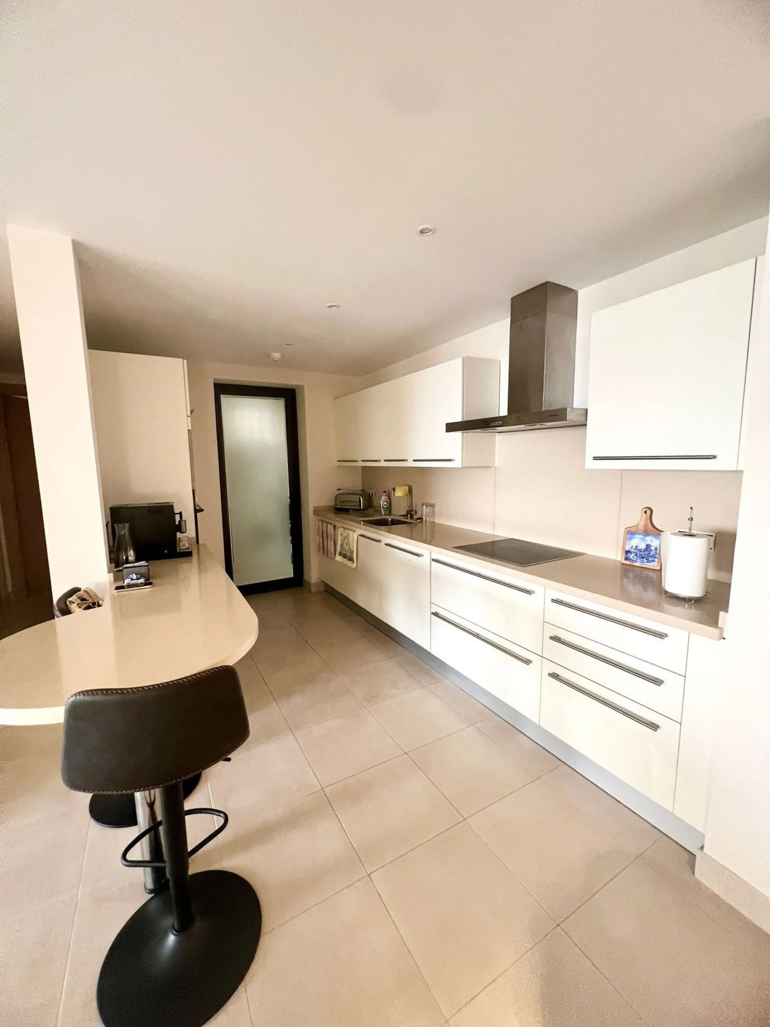MAGNIFICENT GROUNDFLOOR APARTMENT  WITH PANORAMIC SEAVIEWS!