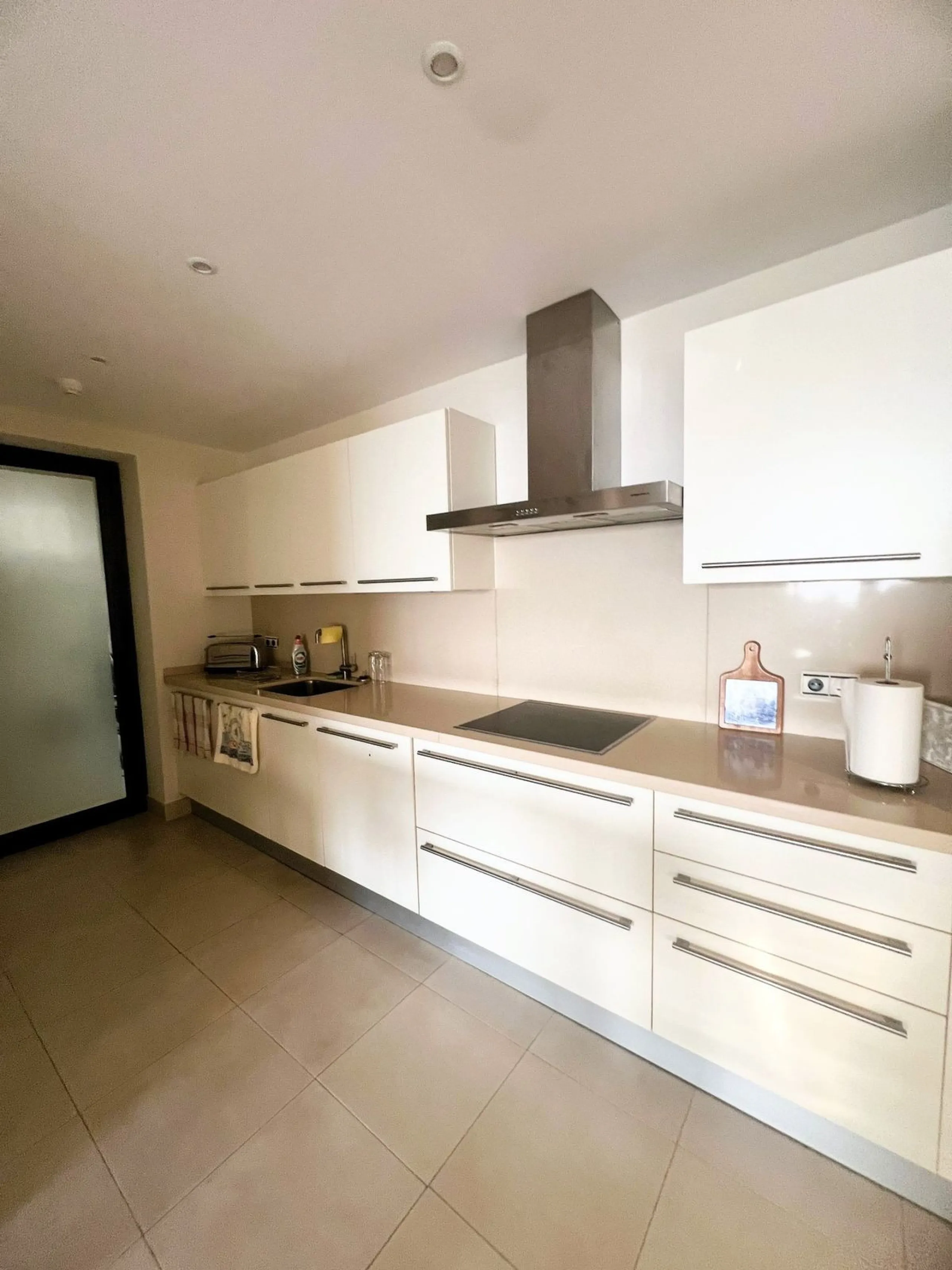 MAGNIFICENT GROUNDFLOOR APARTMENT  WITH PANORAMIC SEAVIEWS!