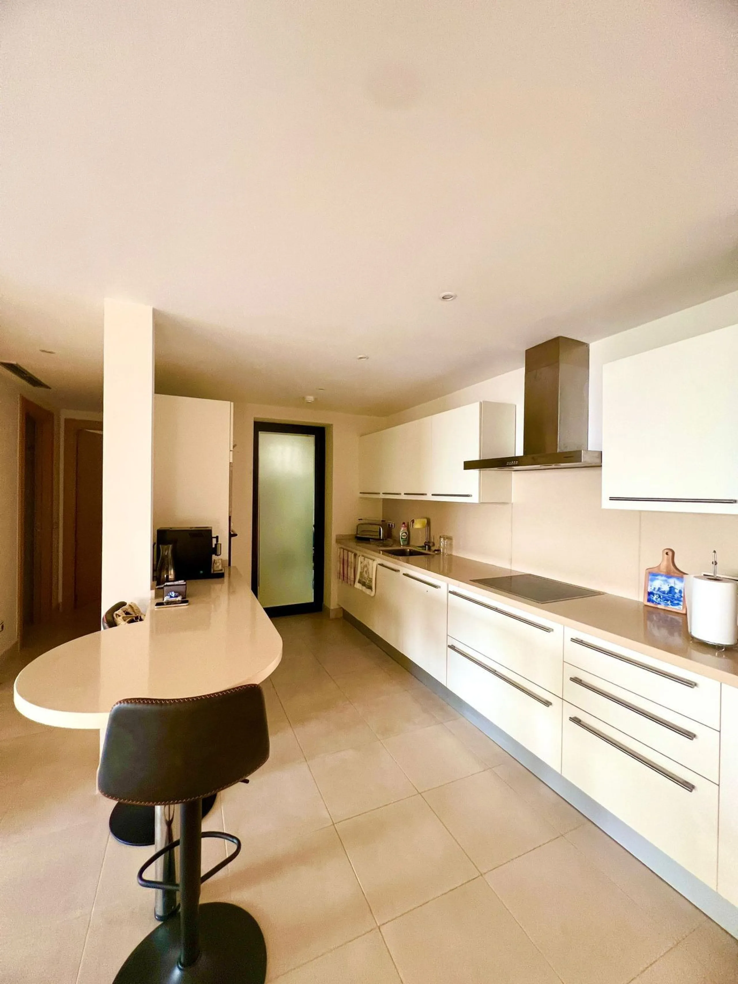 MAGNIFICENT GROUNDFLOOR APARTMENT  WITH PANORAMIC SEAVIEWS!