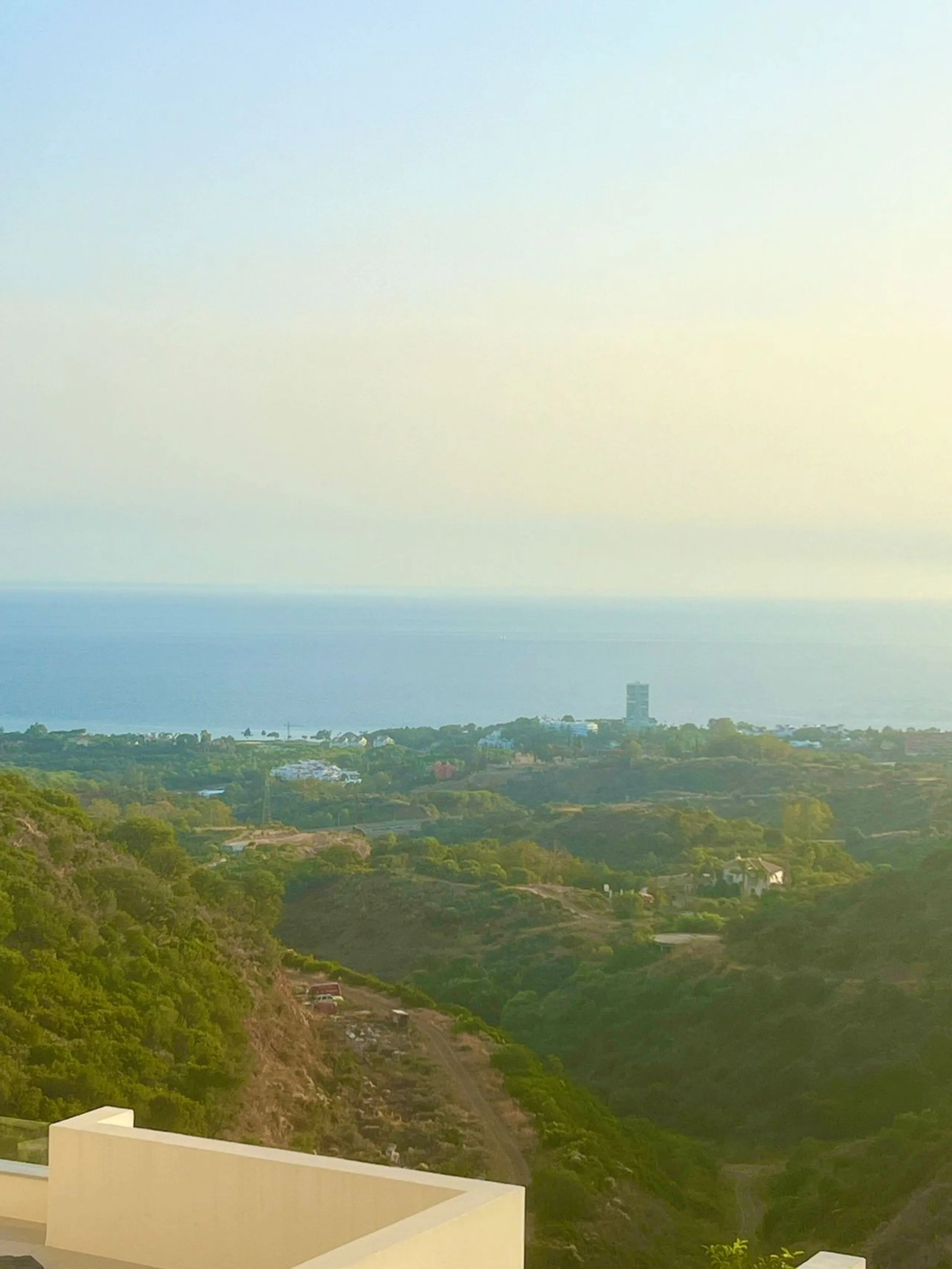 MAGNIFICENT GROUNDFLOOR APARTMENT  WITH PANORAMIC SEAVIEWS!
