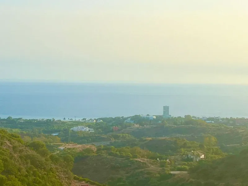 MAGNIFICENT GROUNDFLOOR APARTMENT  WITH PANORAMIC SEAVIEWS!