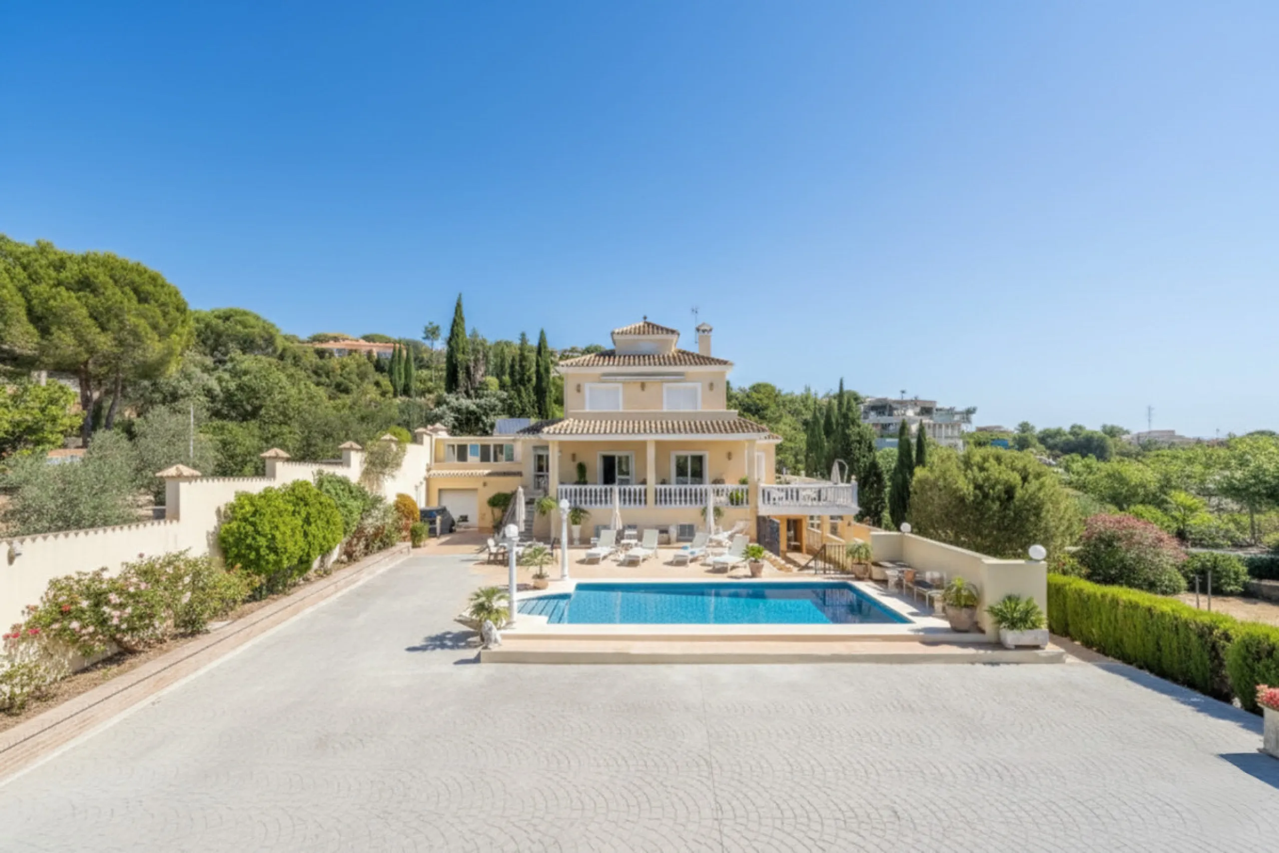 This unique property offers a rare combination of privacy, scale and income potential, set within a natural hillside environment above Estepona. Surrounded by countryside and open views, the estate enjoys far-reaching panoramas across the town, marina, Me