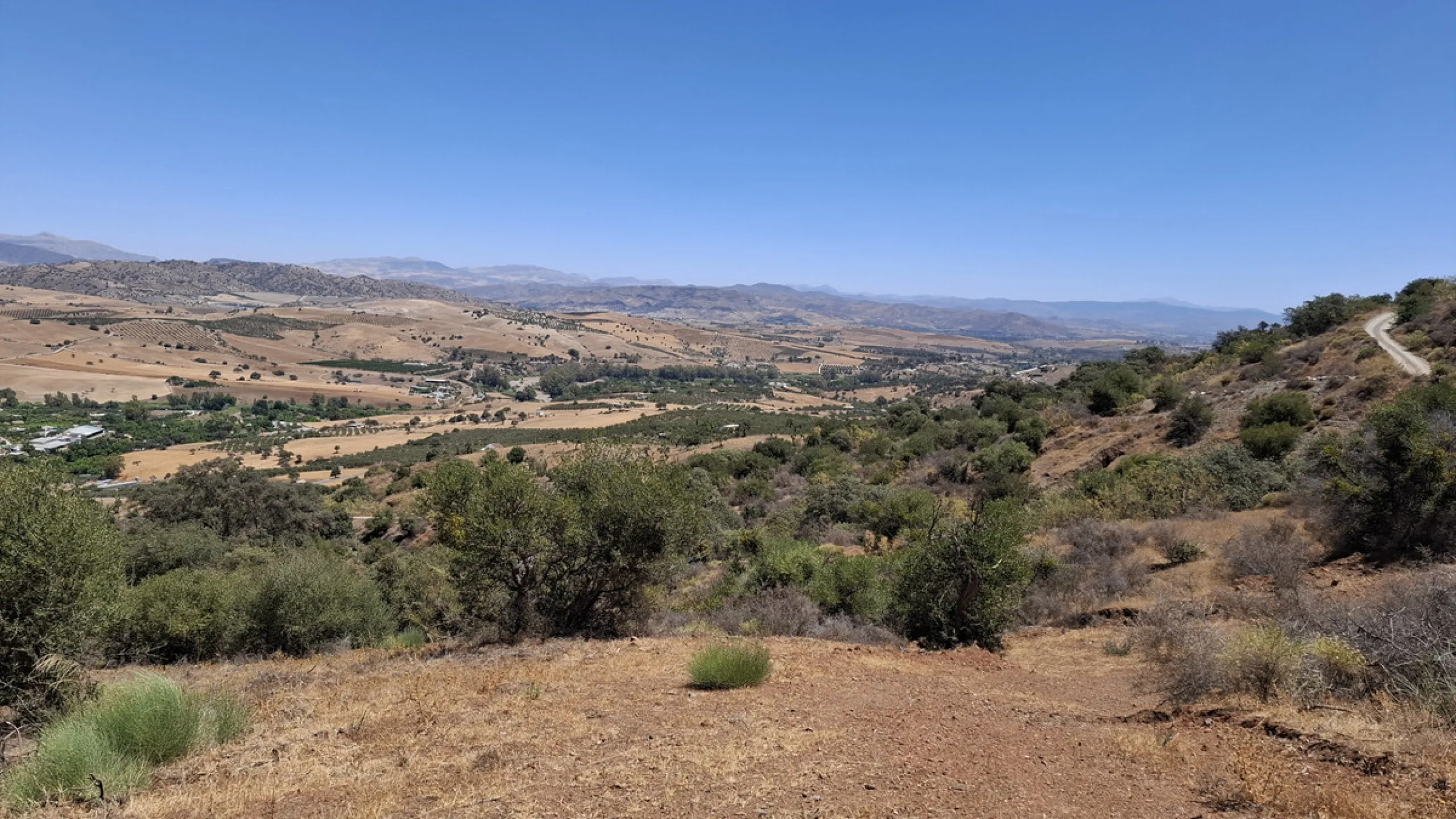 Plot for sale in , Coin. Regarding property dimensions, it has 25,000 m² plot. Has the following facilities mountainside, country view, panoramic view and close to town.
