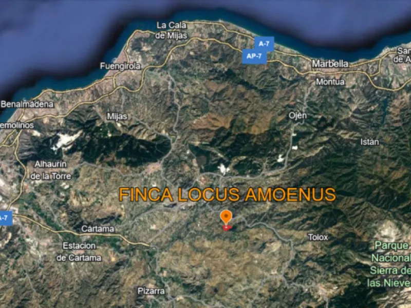 Plot for sale in , Coin. Regarding property dimensions, it has 25,000 m² plot. Has the following facilities mountainside, country view, panoramic view and close to town.