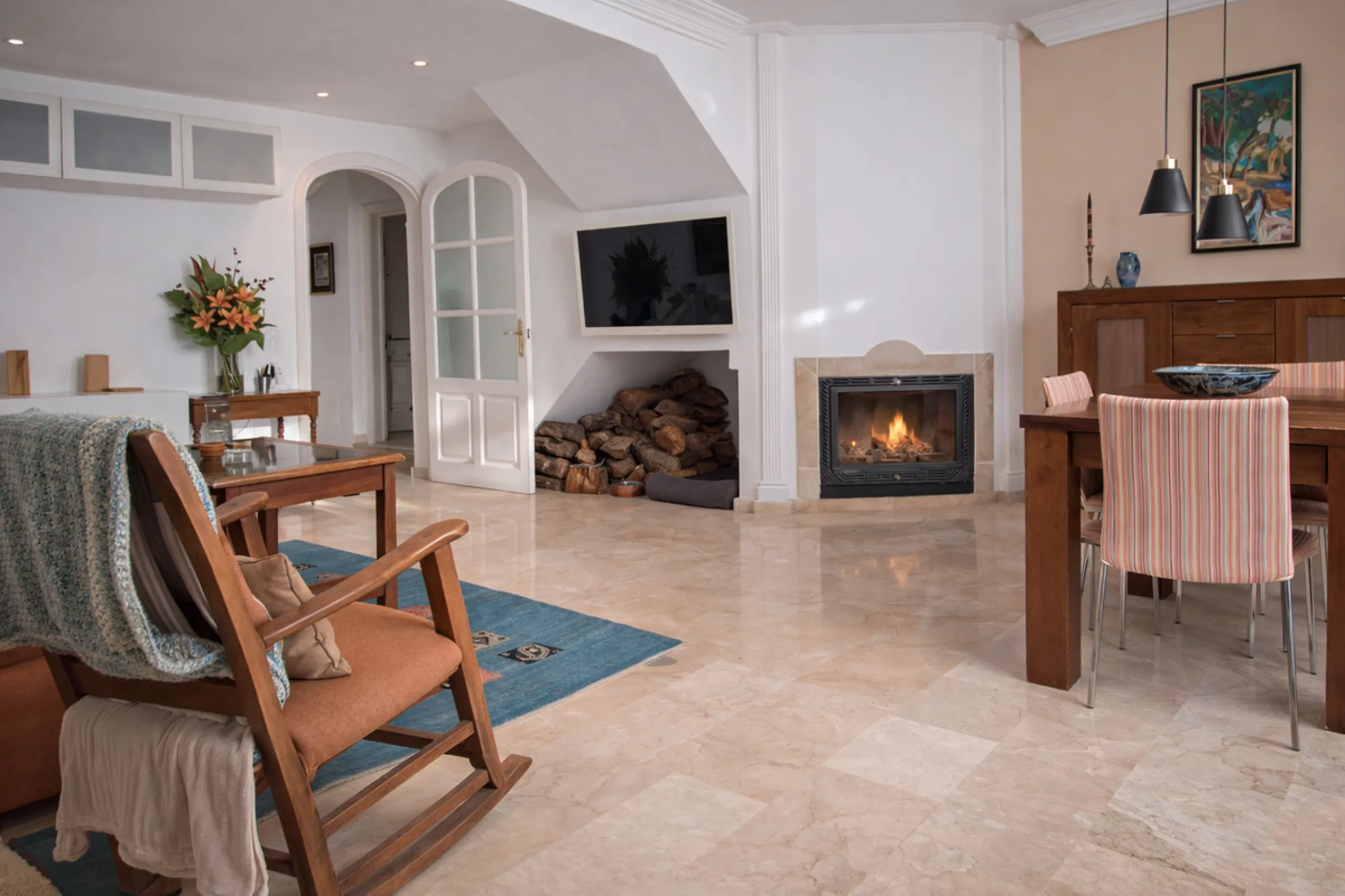 House - Semi-Detached House в продаже в Estepona, Málaga. В доме 4 спален и 3 ванных комнат. Площадь дома 200 м². Площадь участка 218 м²