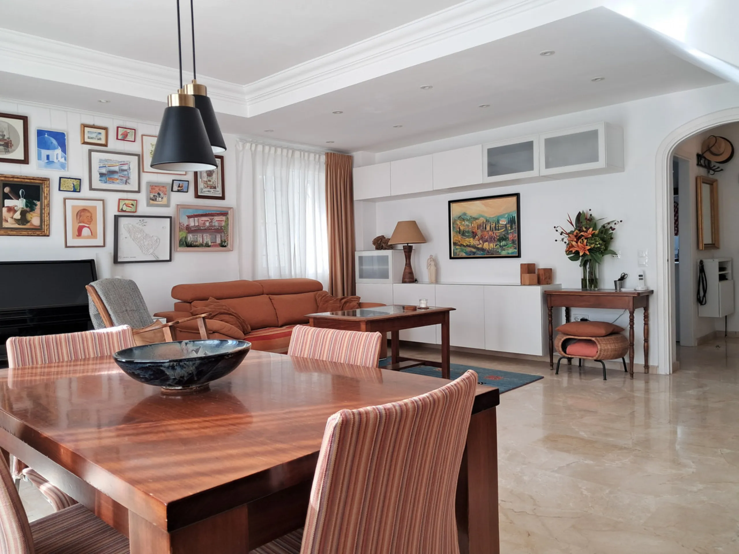 House - Semi-Detached House в продаже в Estepona, Málaga. В доме 4 спален и 3 ванных комнат. Площадь дома 200 м². Площадь участка 218 м²