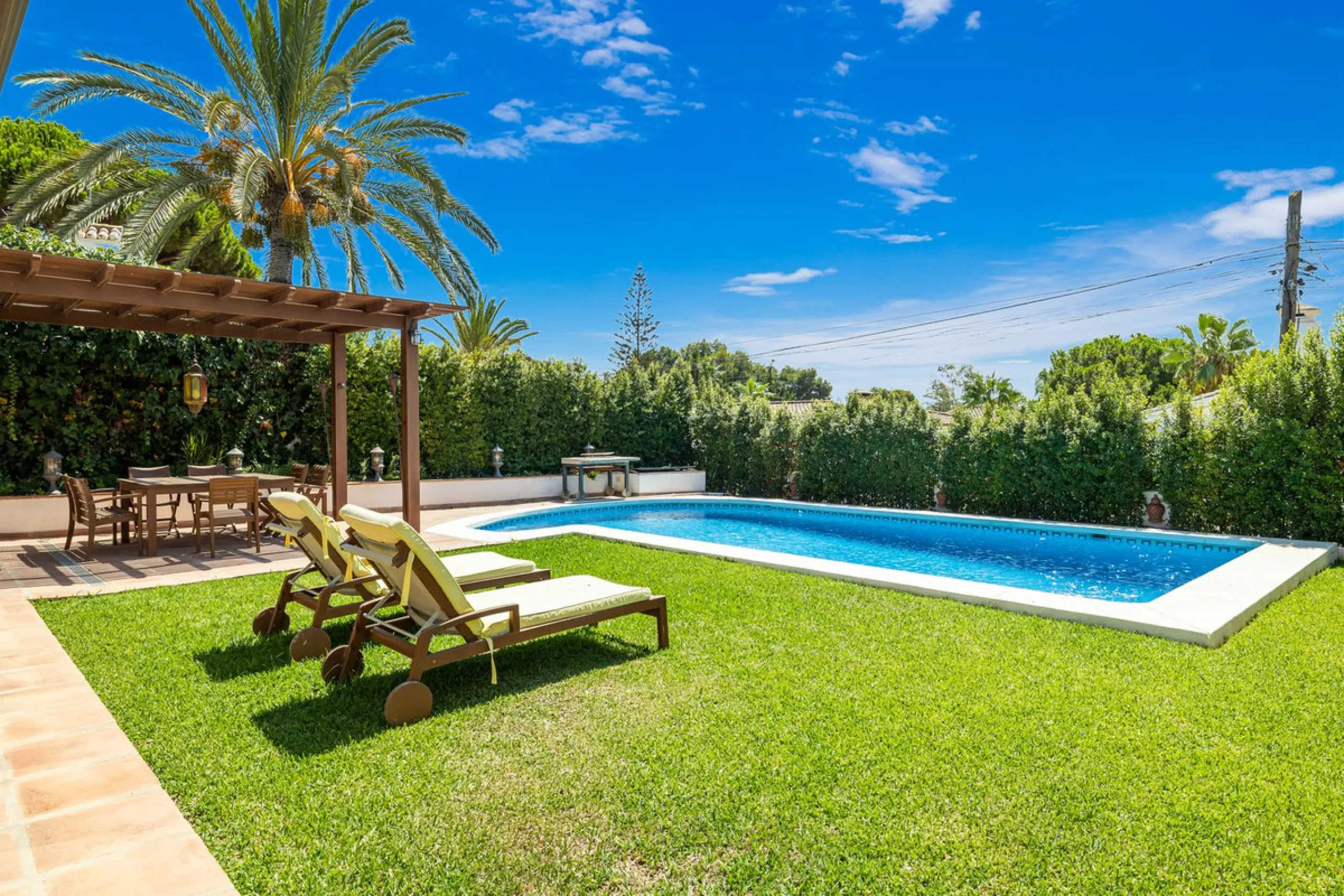 LOCATION LOCATION - BEACHSIDE VILLA MARBESA