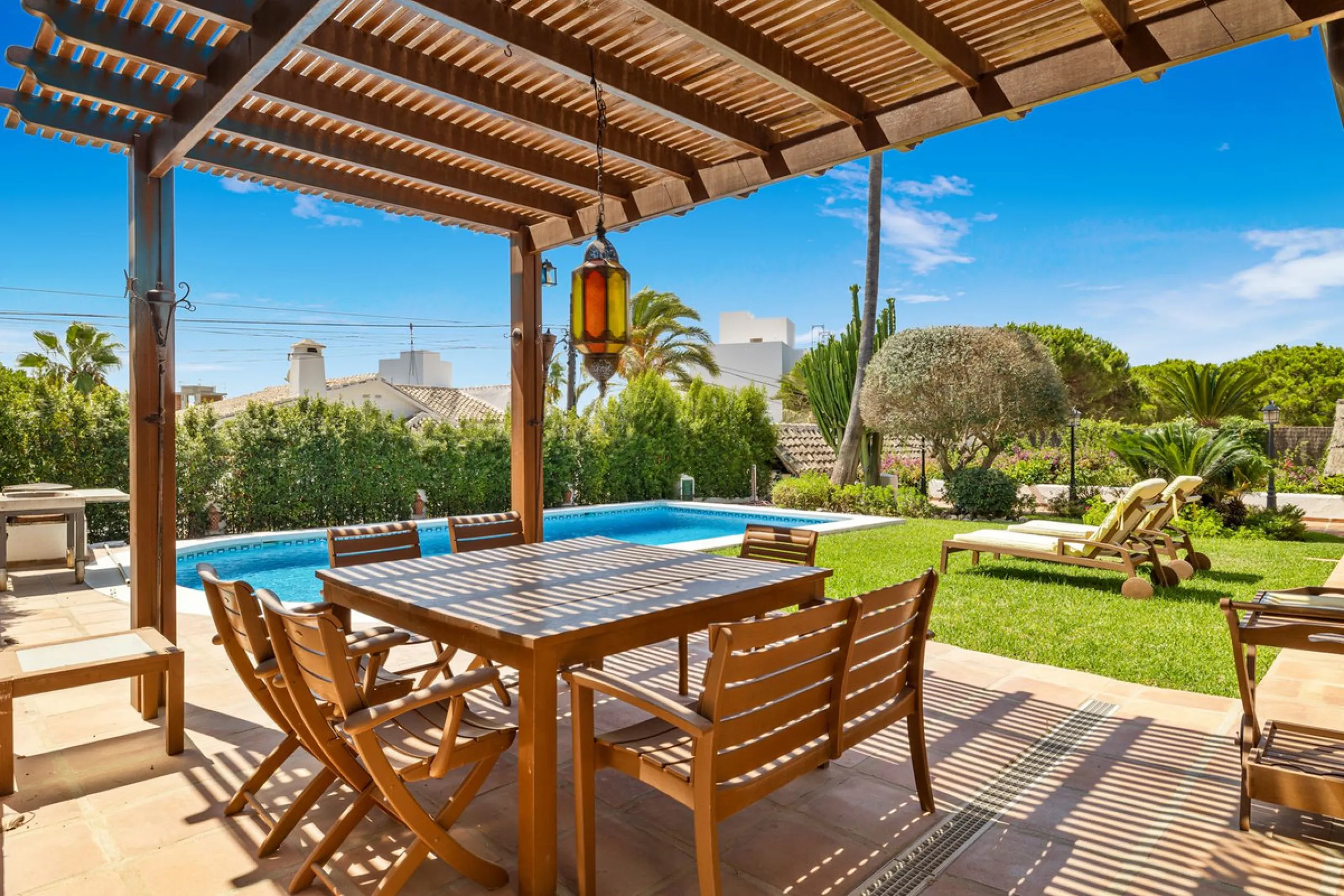 LOCATION LOCATION - BEACHSIDE VILLA MARBESA