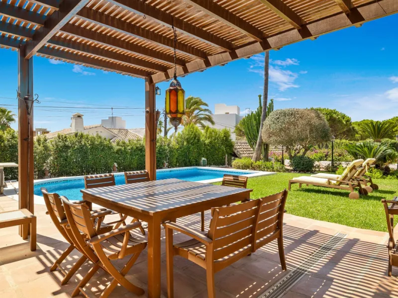 LOCATION LOCATION - BEACHSIDE VILLA MARBESA