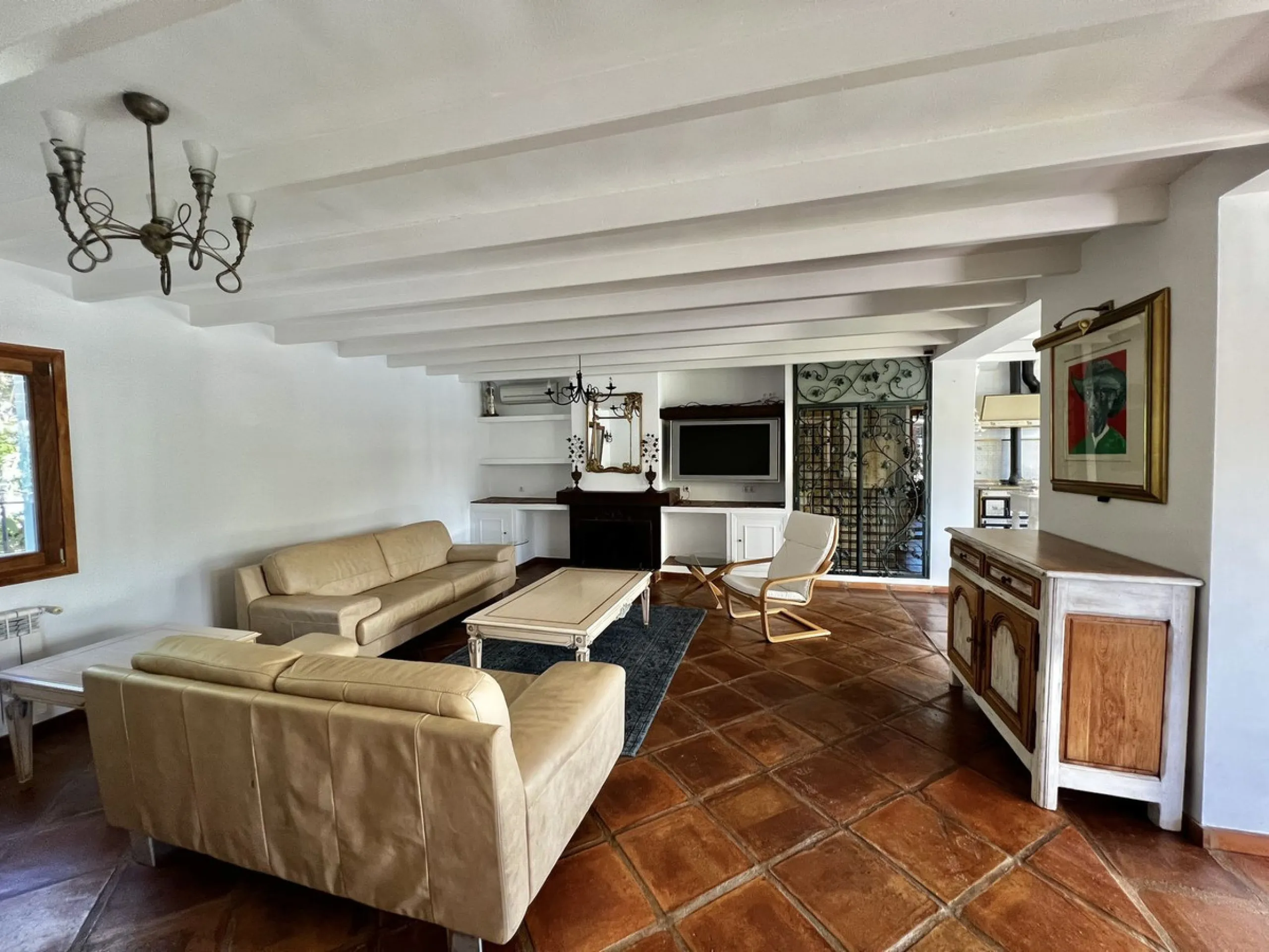 LOCATION LOCATION - BEACHSIDE VILLA MARBESA