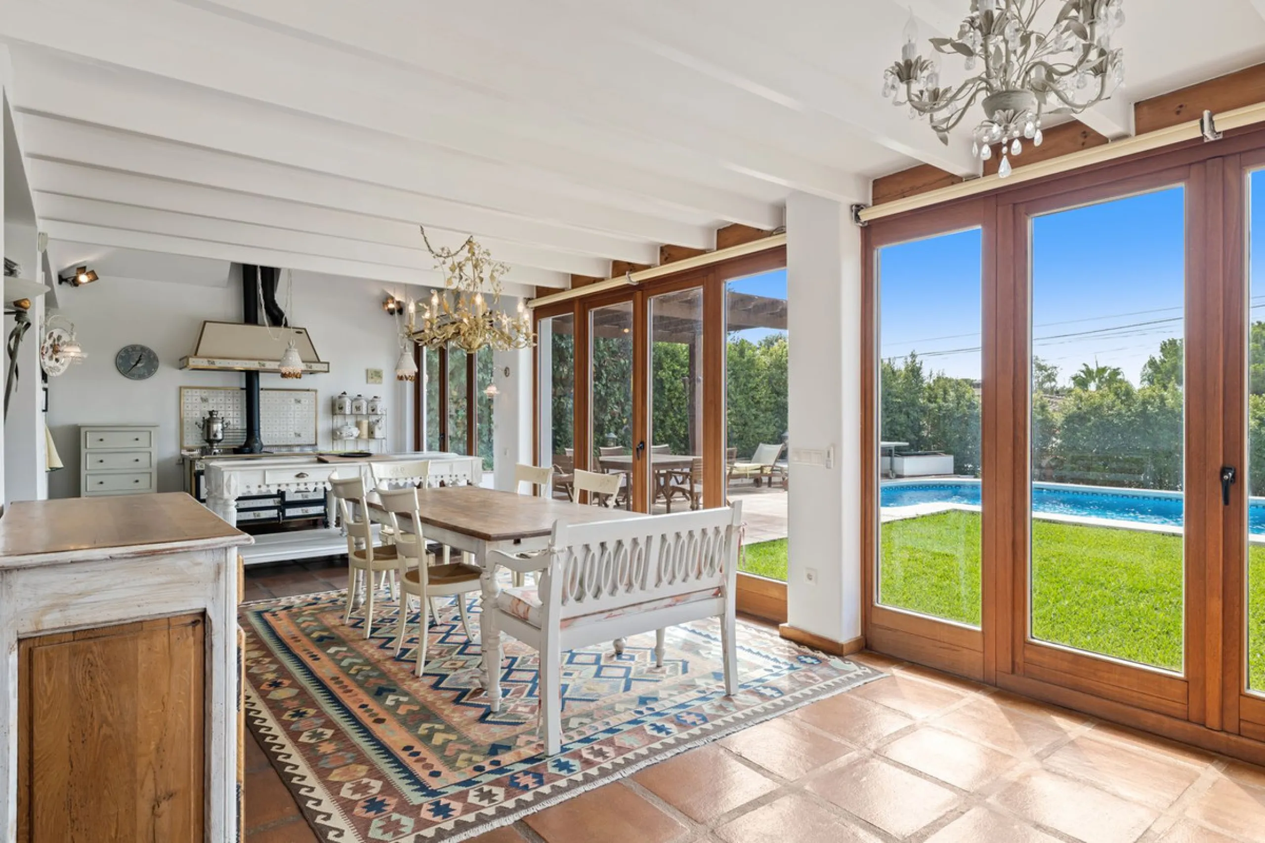 LOCATION LOCATION - BEACHSIDE VILLA MARBESA