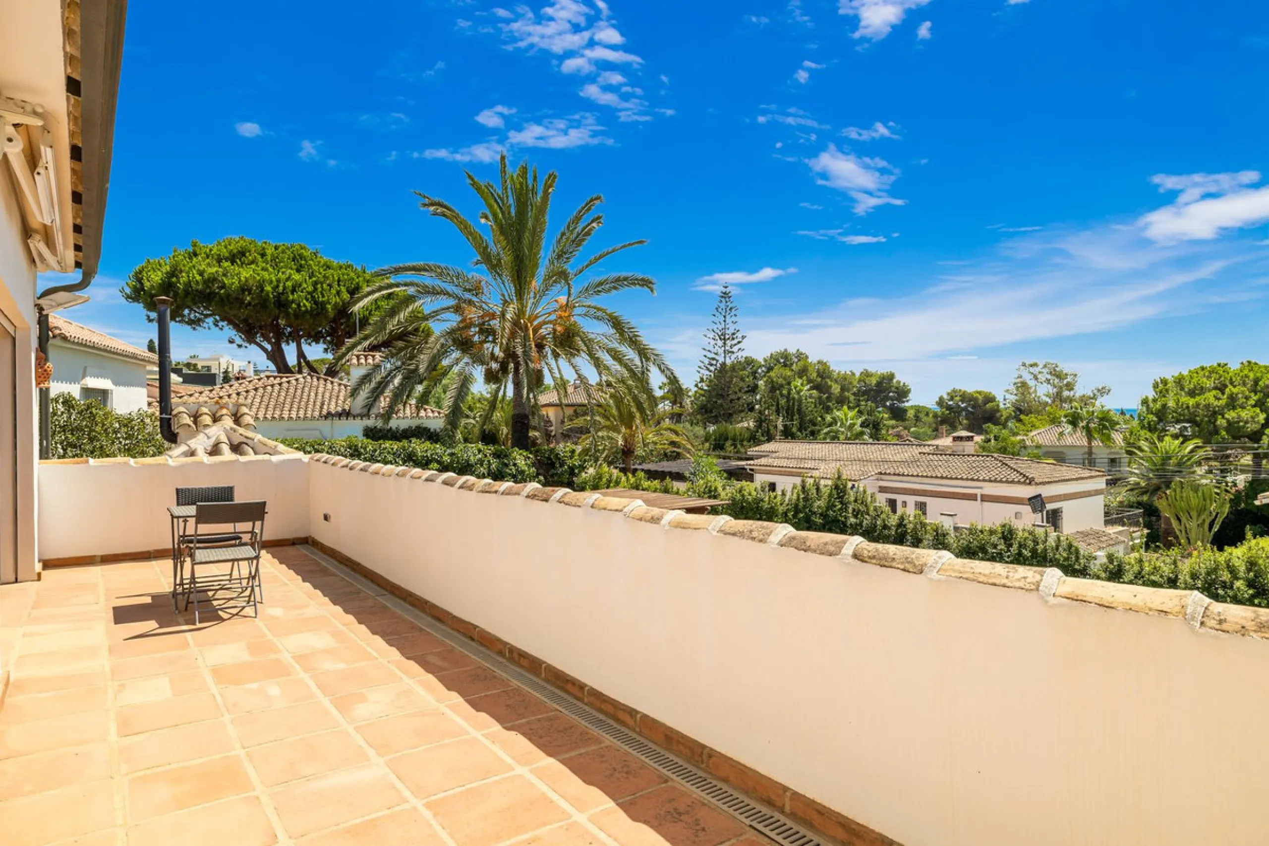 LOCATION LOCATION - BEACHSIDE VILLA MARBESA