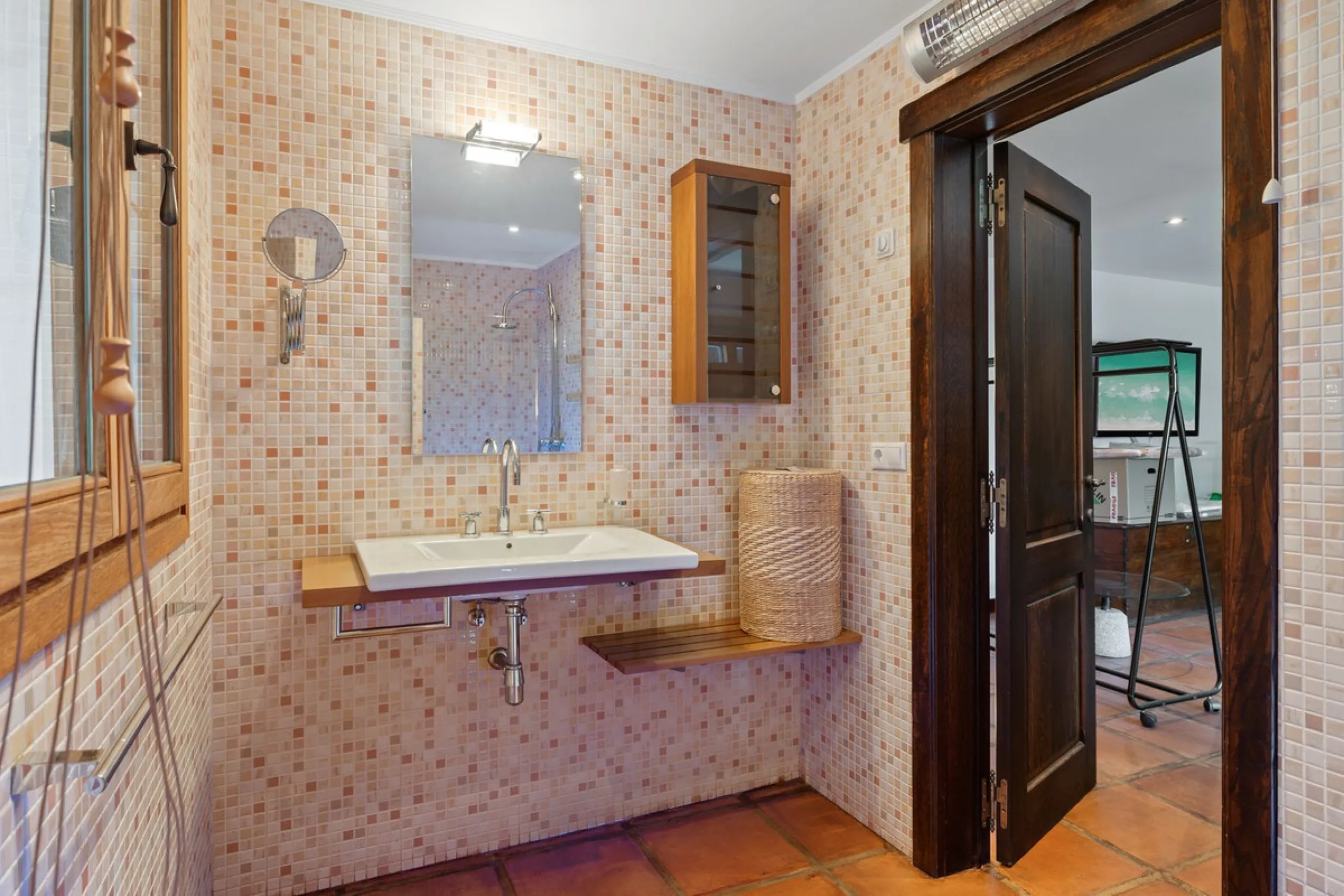 LOCATION LOCATION - BEACHSIDE VILLA MARBESA
