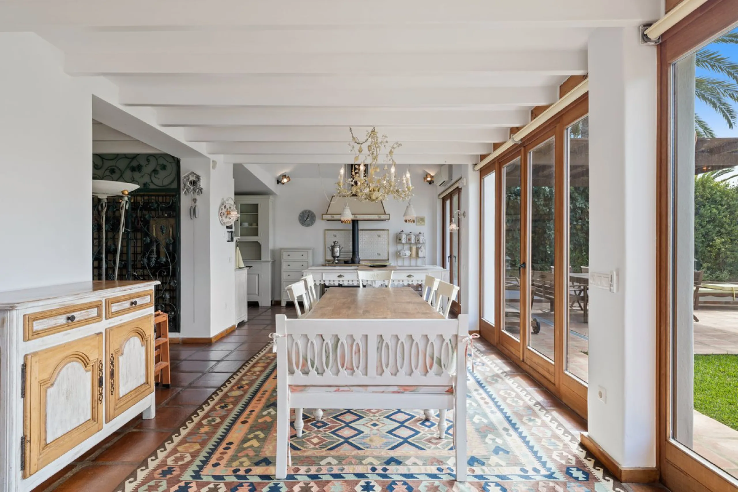 LOCATION LOCATION - BEACHSIDE VILLA MARBESA