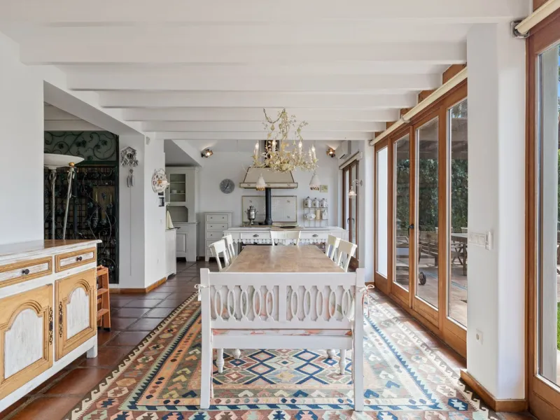 LOCATION LOCATION - BEACHSIDE VILLA MARBESA
