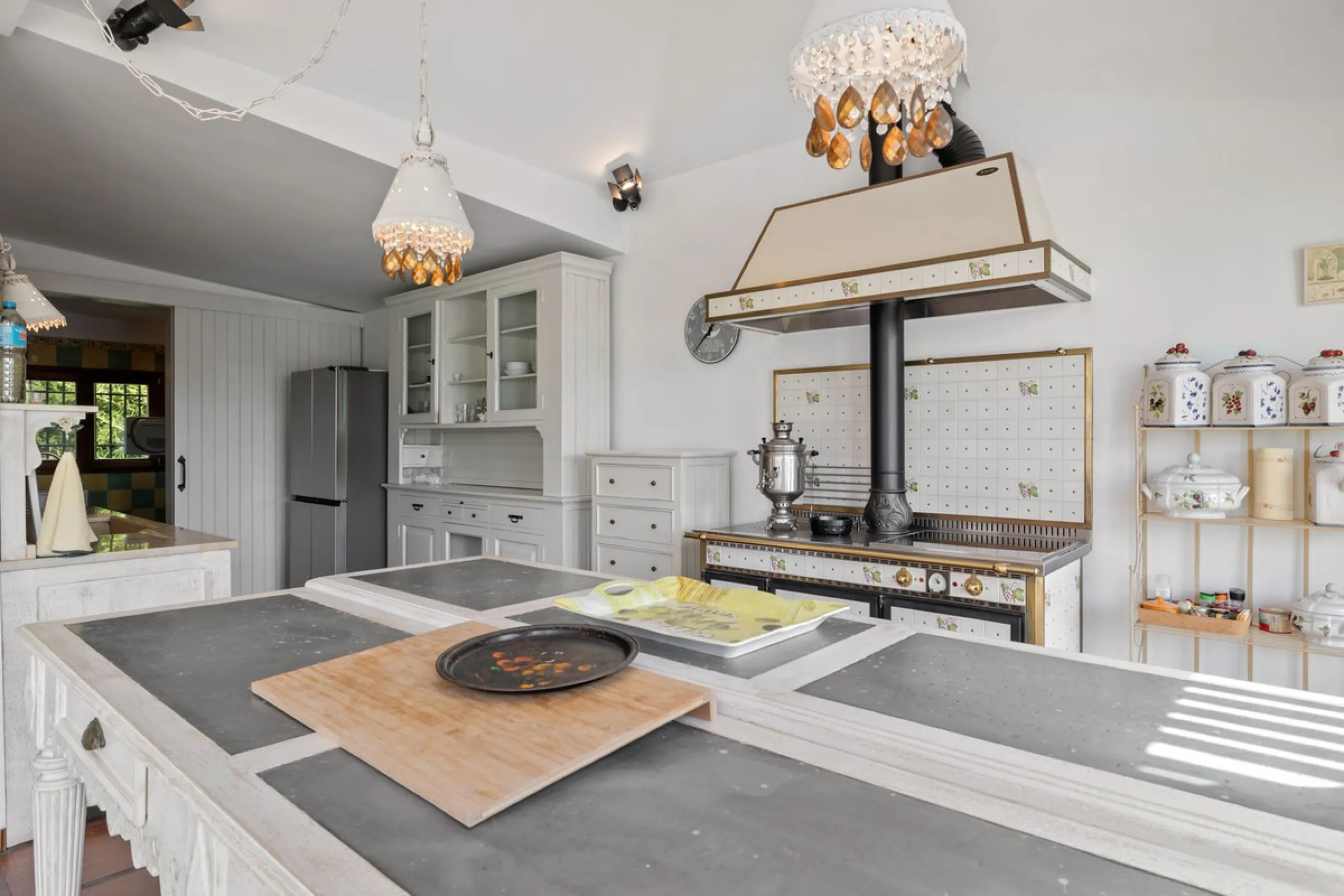 LOCATION LOCATION - BEACHSIDE VILLA MARBESA