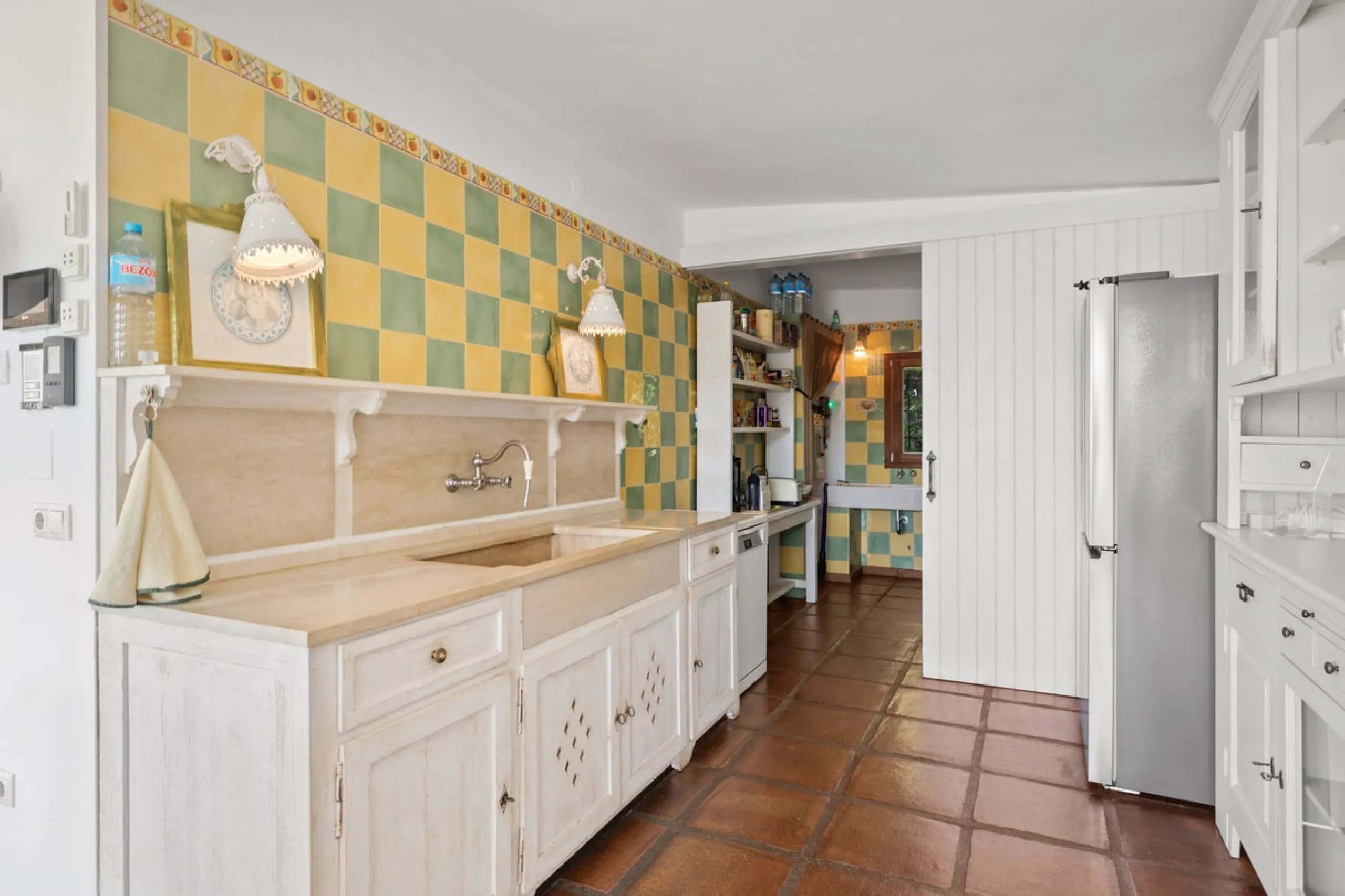 LOCATION LOCATION - BEACHSIDE VILLA MARBESA