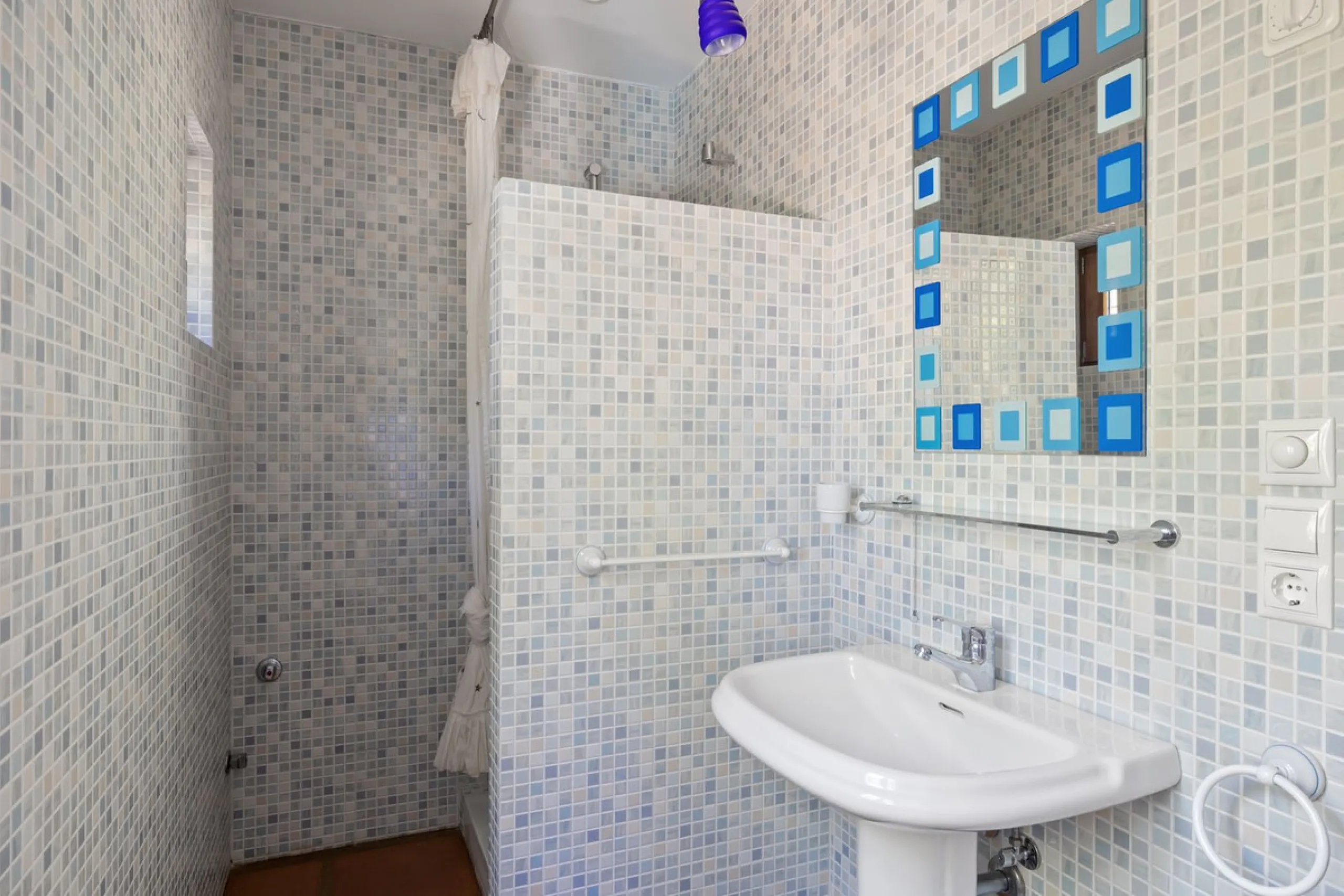 LOCATION LOCATION - BEACHSIDE VILLA MARBESA