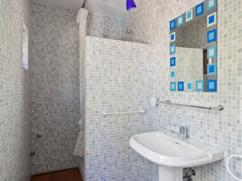 LOCATION LOCATION - BEACHSIDE VILLA MARBESA