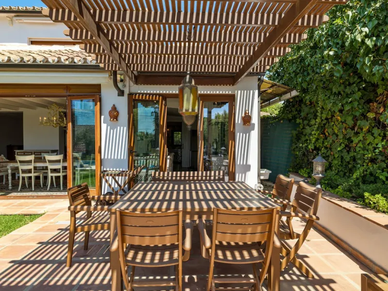 LOCATION LOCATION - BEACHSIDE VILLA MARBESA