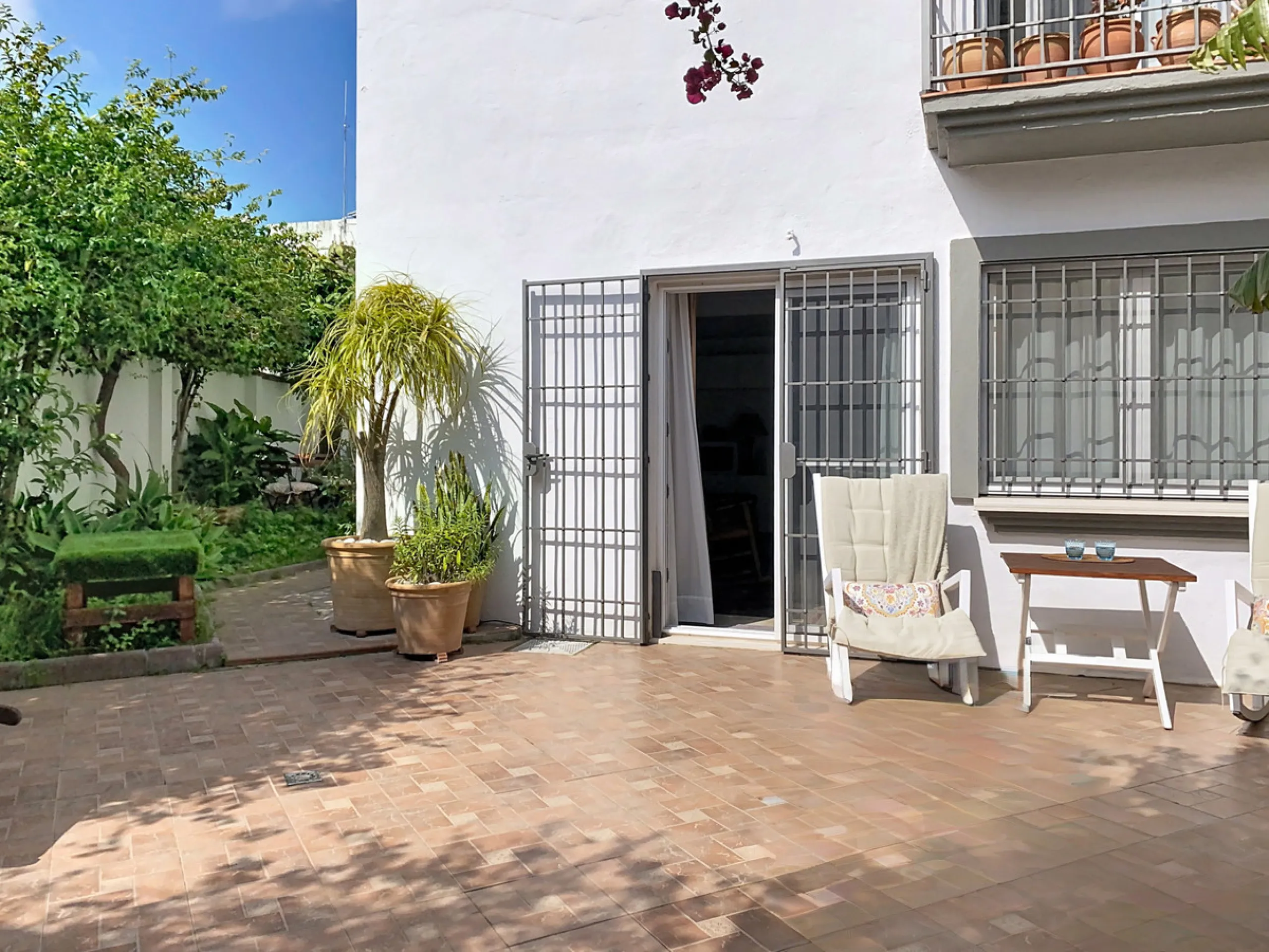 House - Semi-Detached House в продаже в Estepona, Málaga. В доме 4 спален и 3 ванных комнат. Площадь дома 200 м². Площадь участка 218 м²