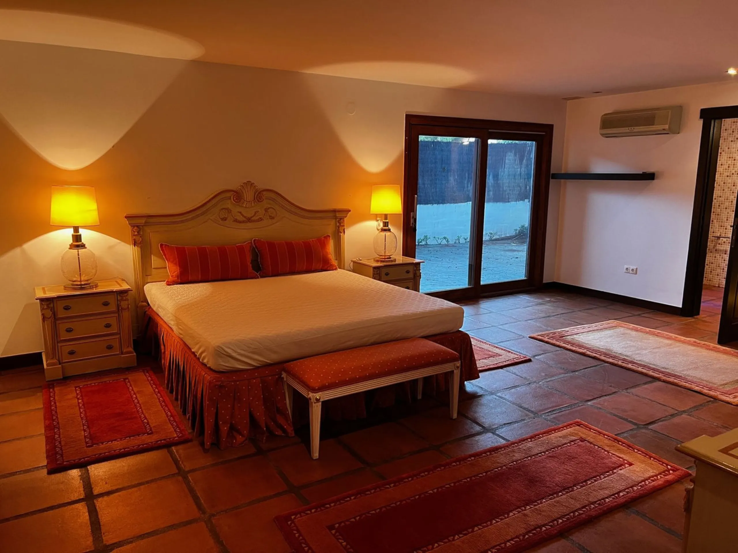 LOCATION LOCATION - BEACHSIDE VILLA MARBESA