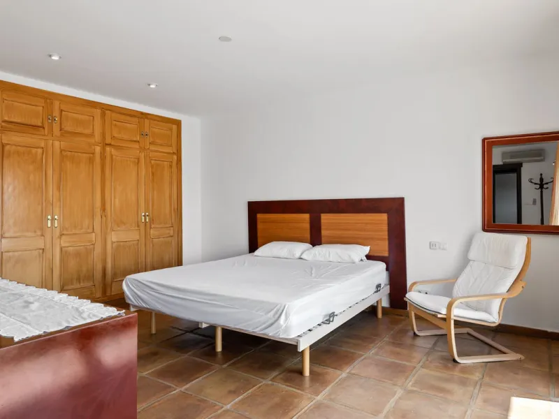 LOCATION LOCATION - BEACHSIDE VILLA MARBESA