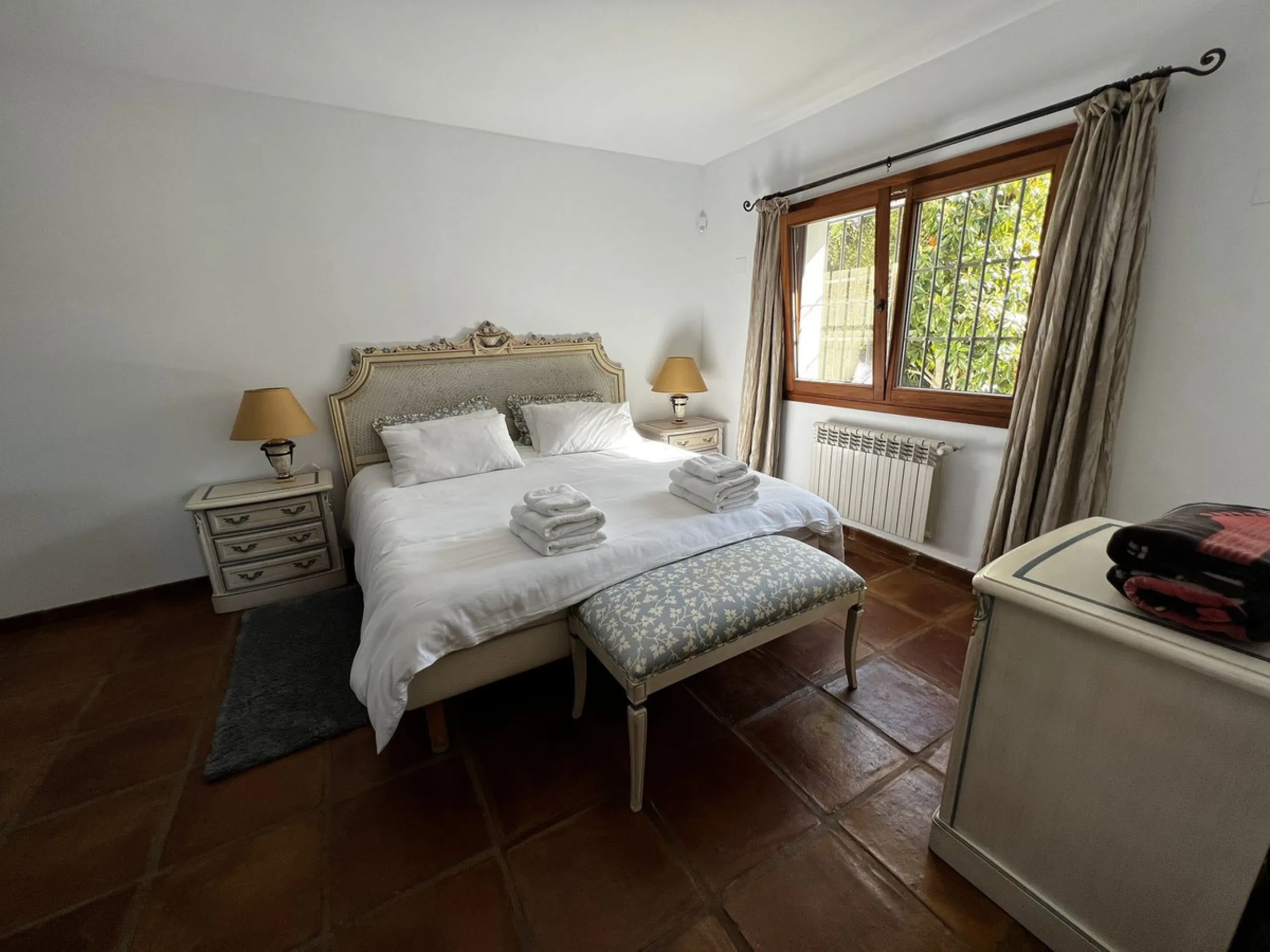 LOCATION LOCATION - BEACHSIDE VILLA MARBESA