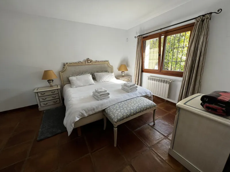 LOCATION LOCATION - BEACHSIDE VILLA MARBESA