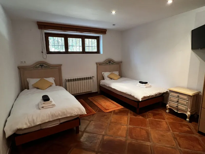 LOCATION LOCATION - BEACHSIDE VILLA MARBESA