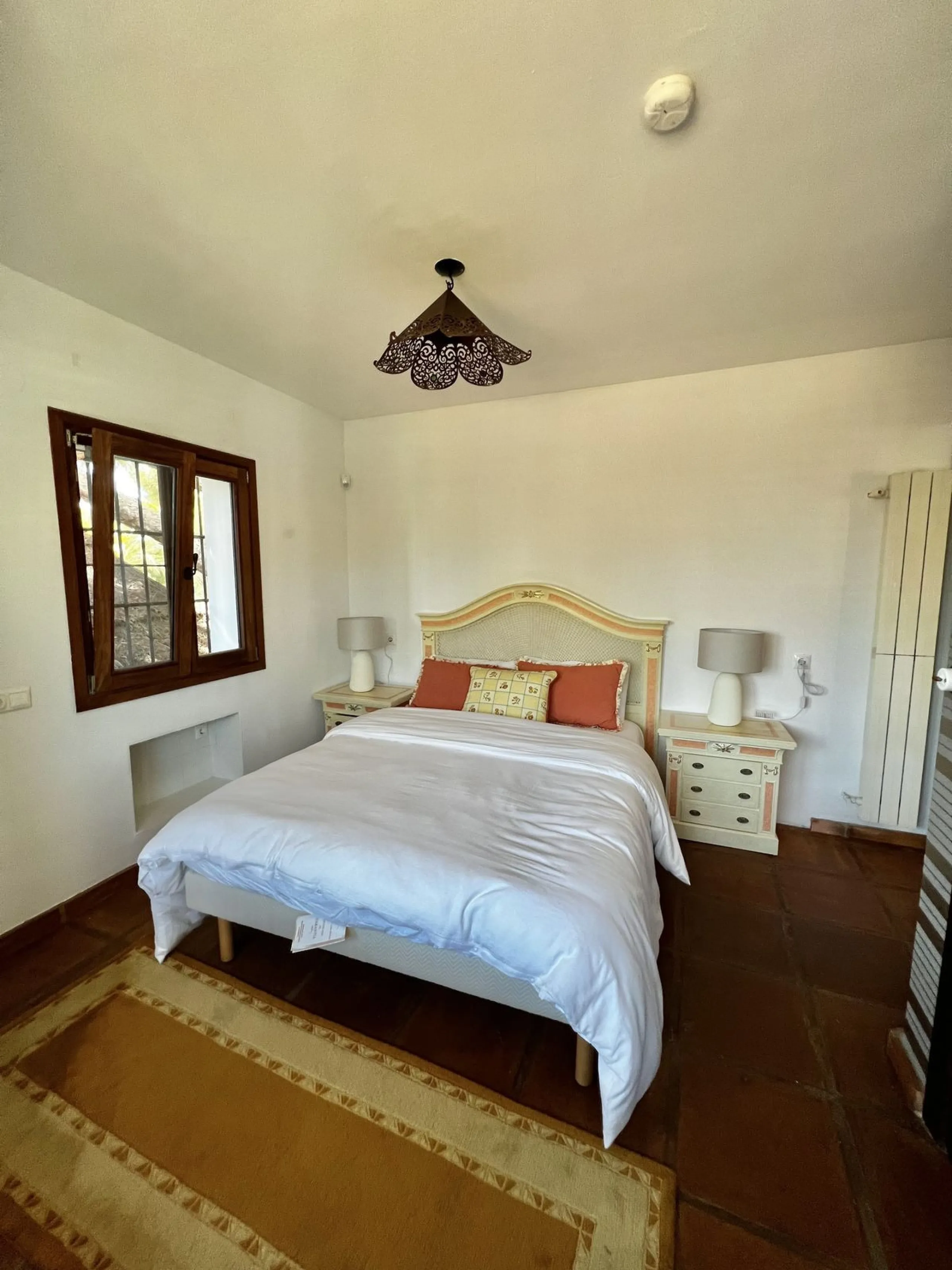 LOCATION LOCATION - BEACHSIDE VILLA MARBESA