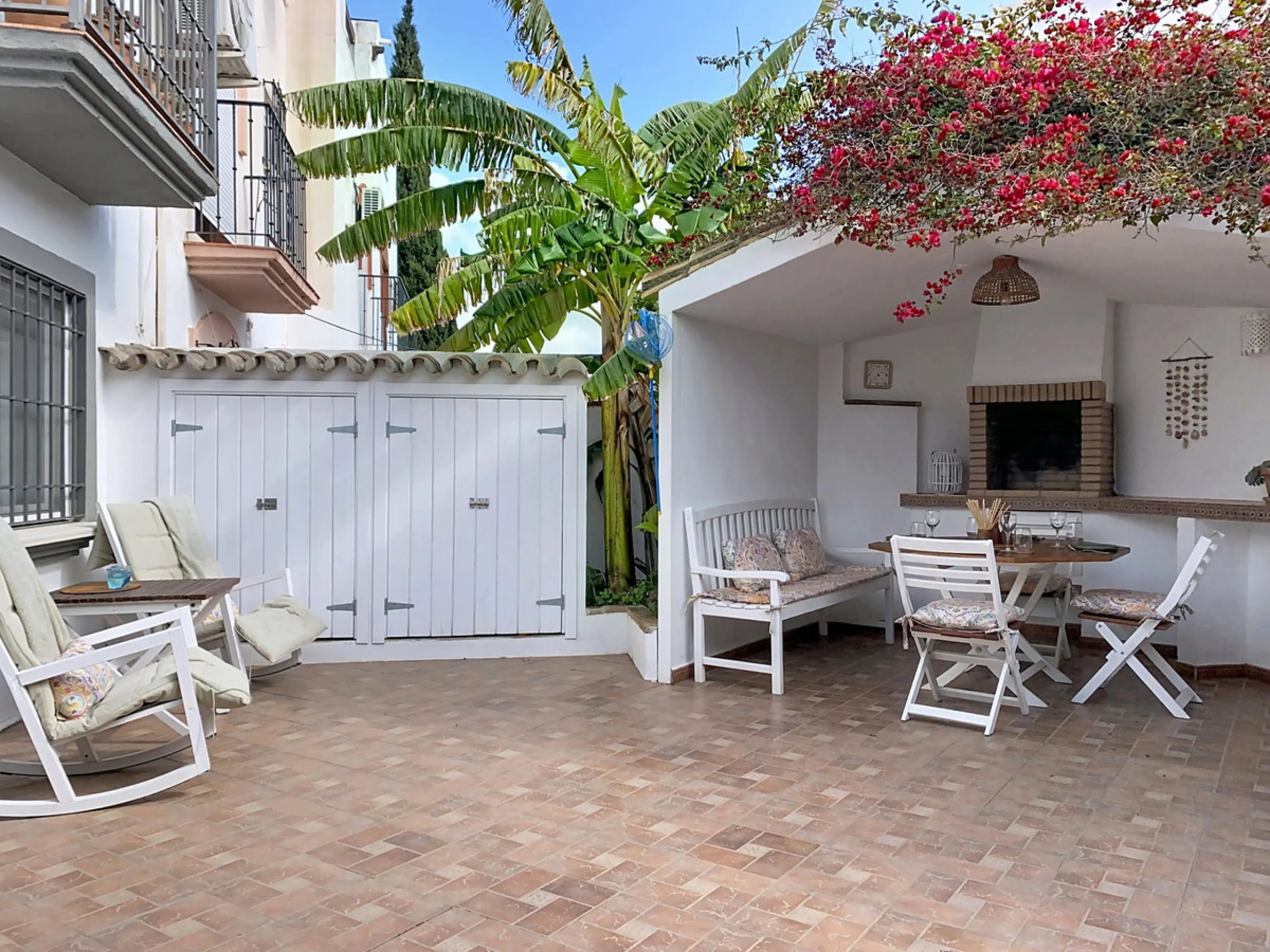 House - Semi-Detached House в продаже в Estepona, Málaga. В доме 4 спален и 3 ванных комнат. Площадь дома 200 м². Площадь участка 218 м²
